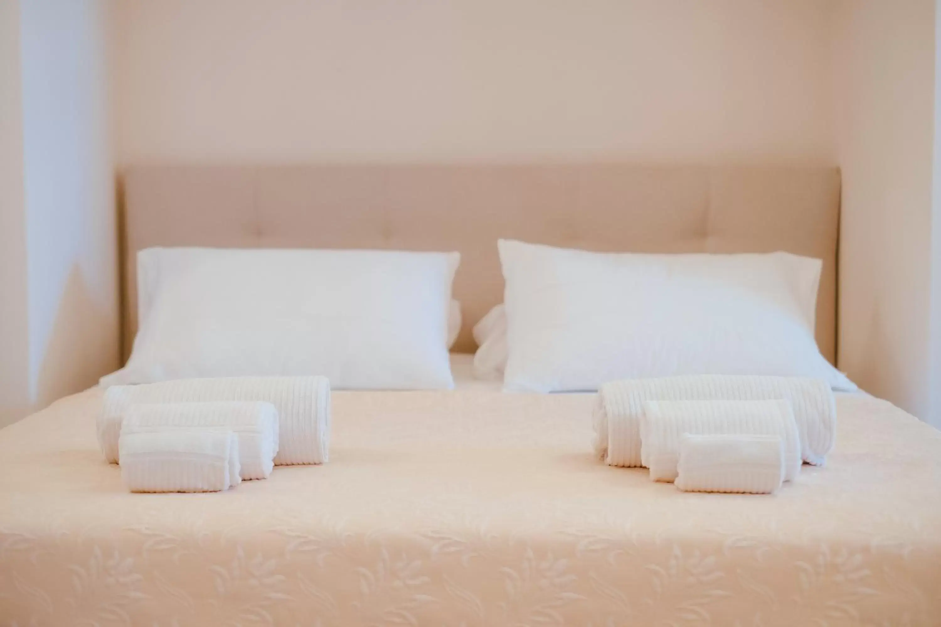 Bedroom, Bed in Iconica Luxury Suites