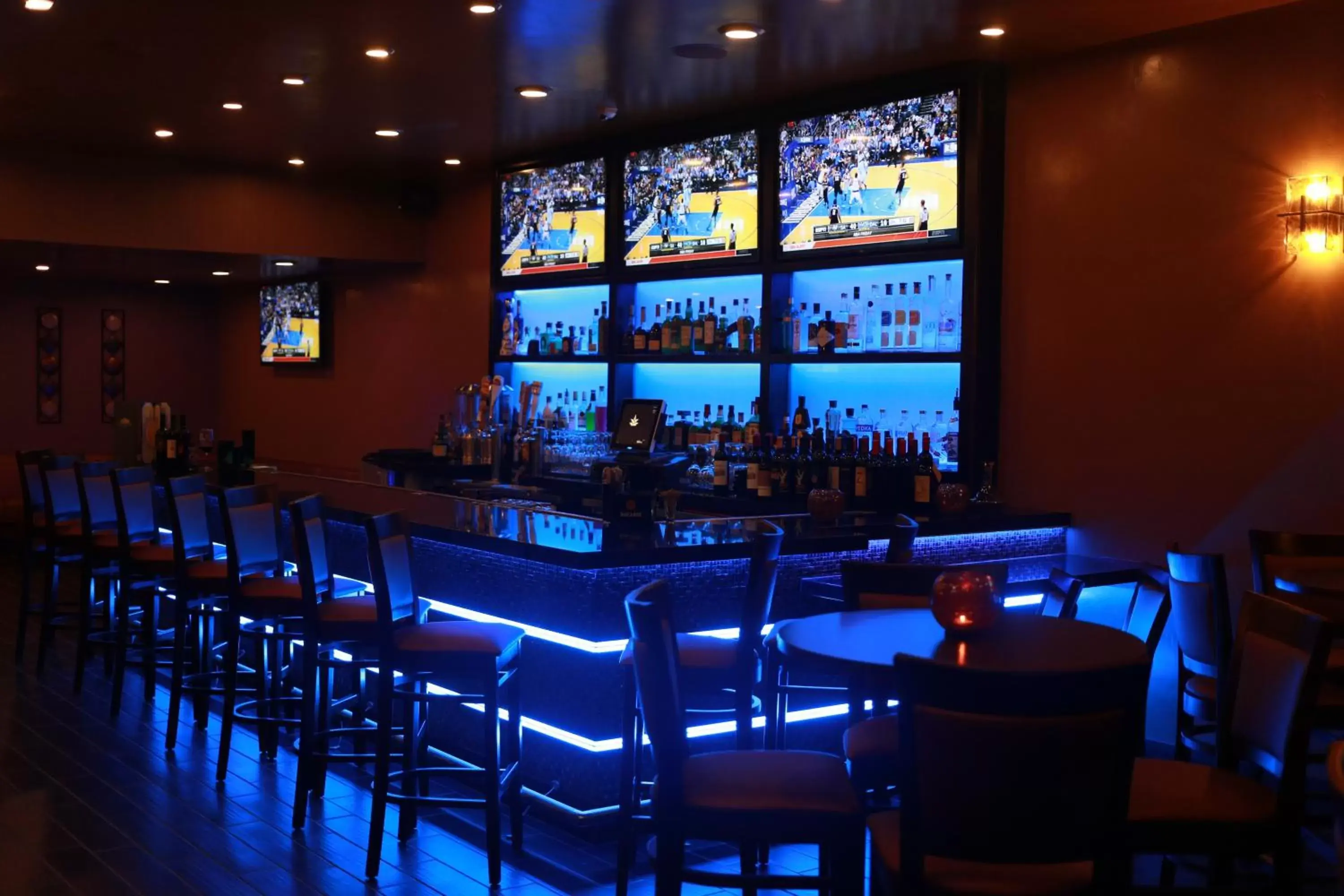 Restaurant/places to eat, Lounge/Bar in Travelers Inn Manteca