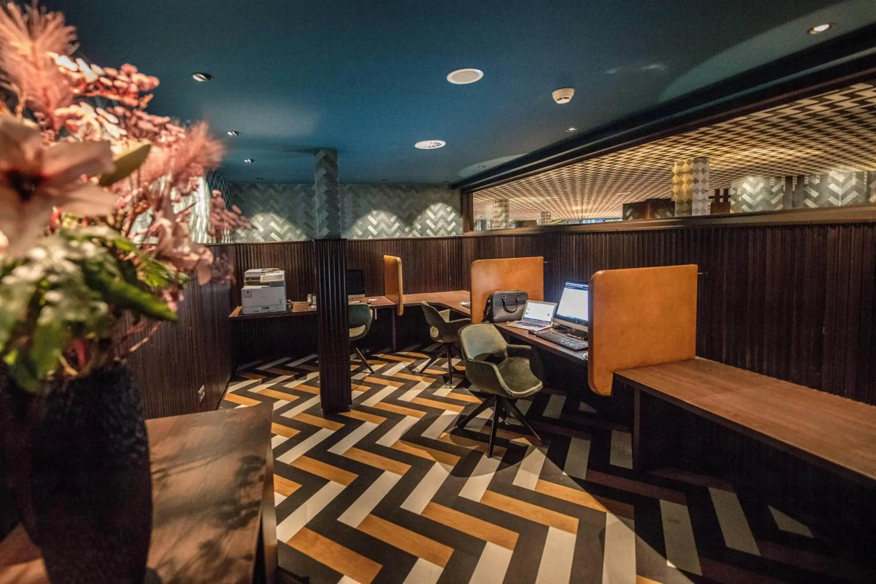Business facilities, Restaurant/Places to Eat in Apollo Hotel Amsterdam, a Tribute Portfolio Hotel