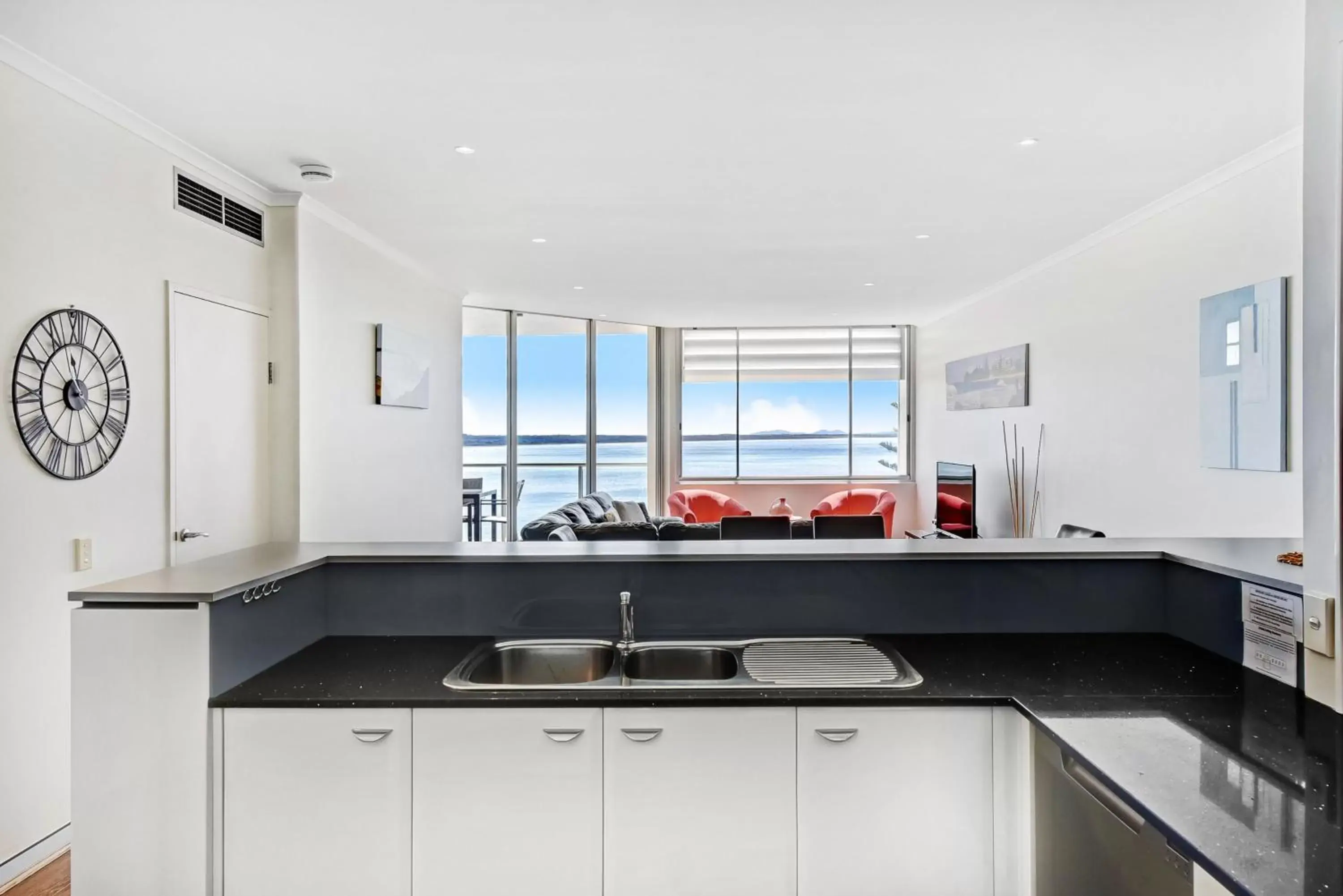 Balcony/Terrace, Kitchen/Kitchenette in Sandcastle Apartments