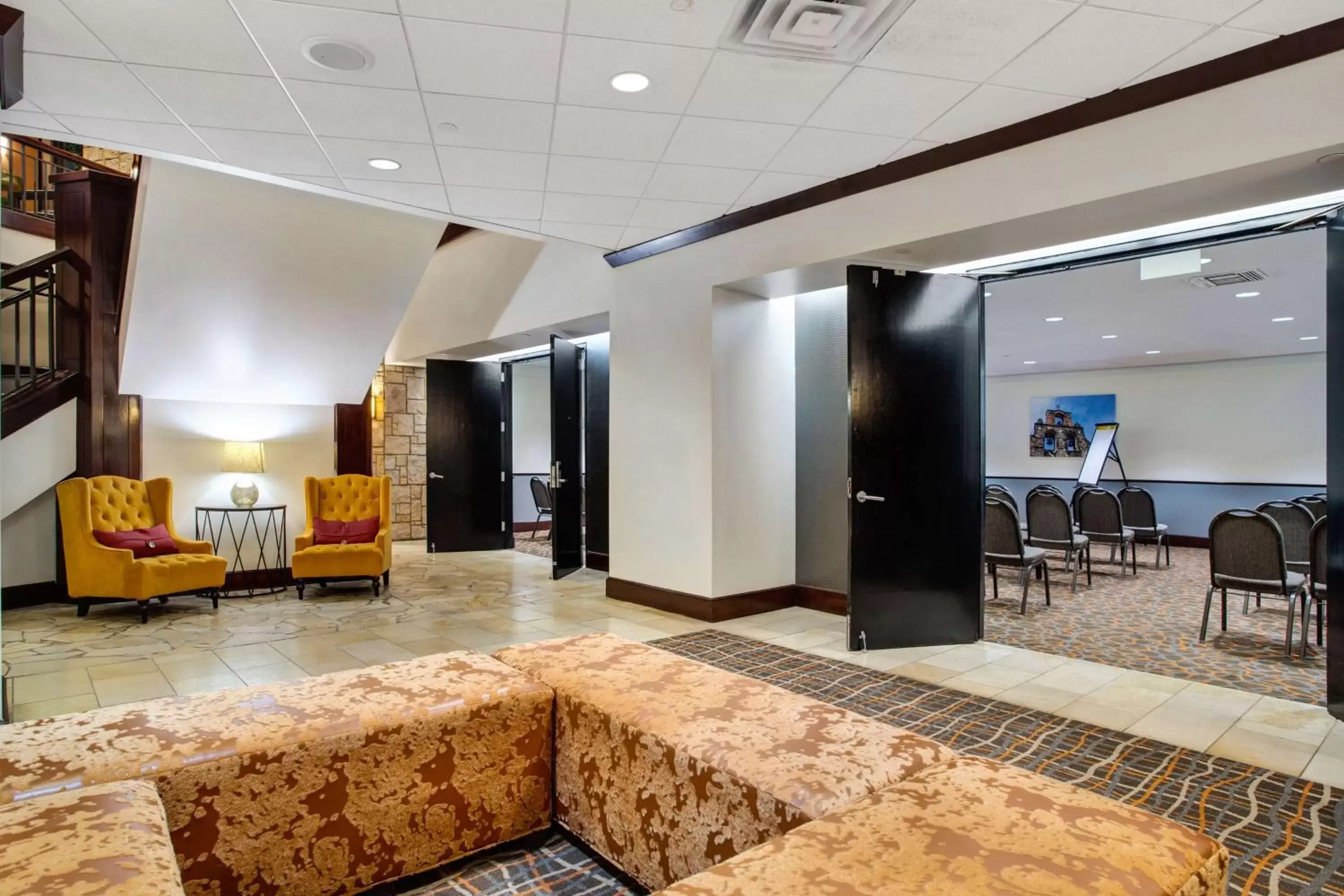 Lobby or reception in The Emily Morgan Hotel - A DoubleTree by Hilton