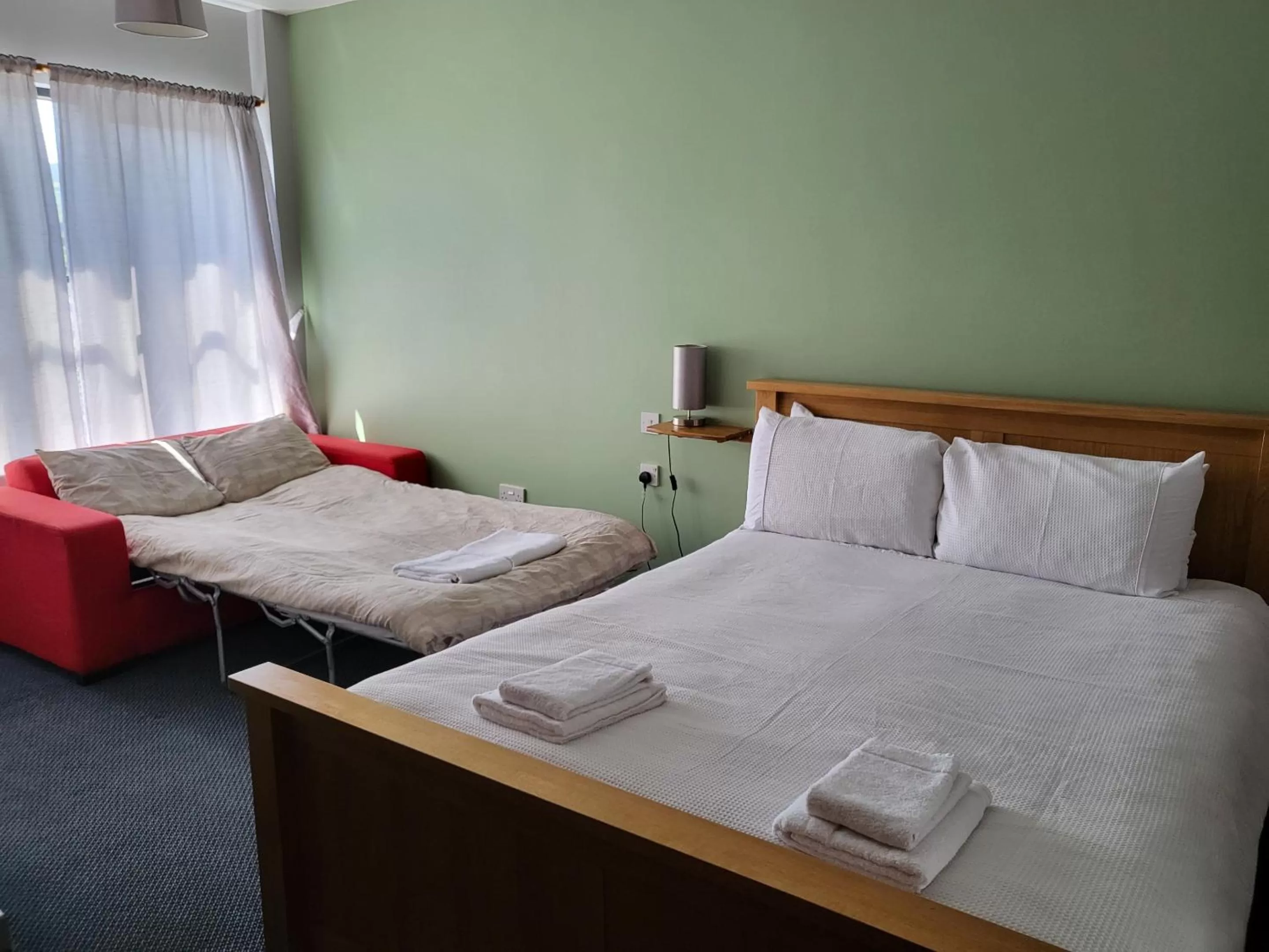 Bedroom, Bed in The Lamb and Flag