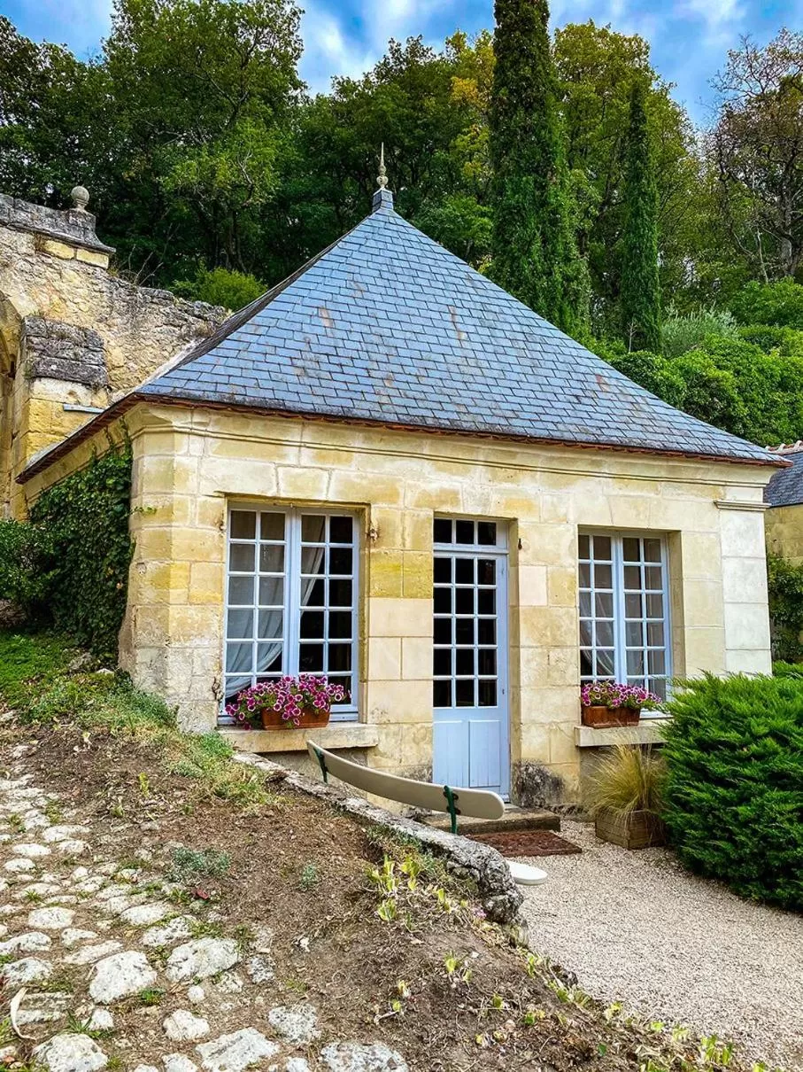 Garden view in Château de Nazelles Amboise