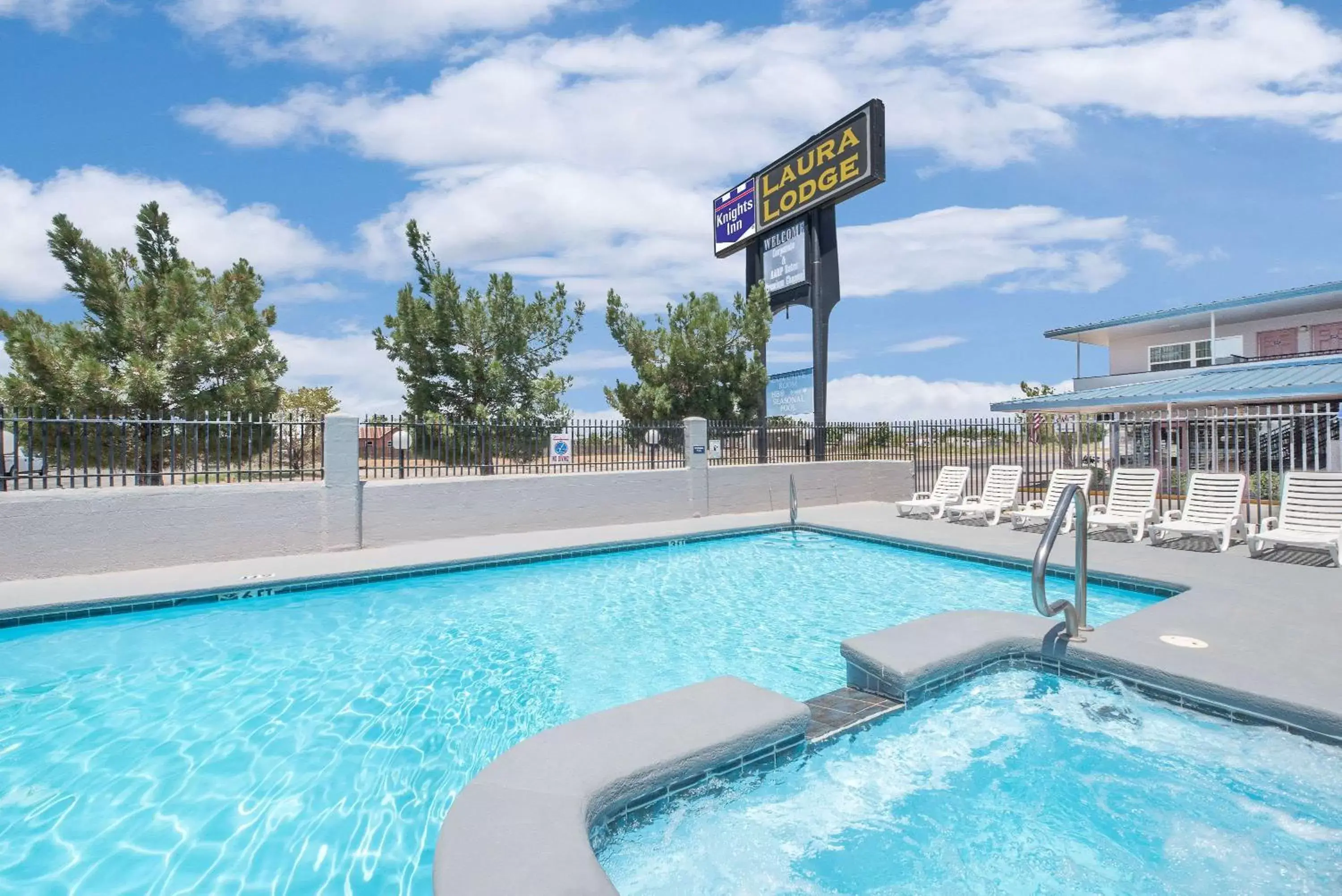 On site, Swimming Pool in Knights Inn & Suites by Sonesta Pecos