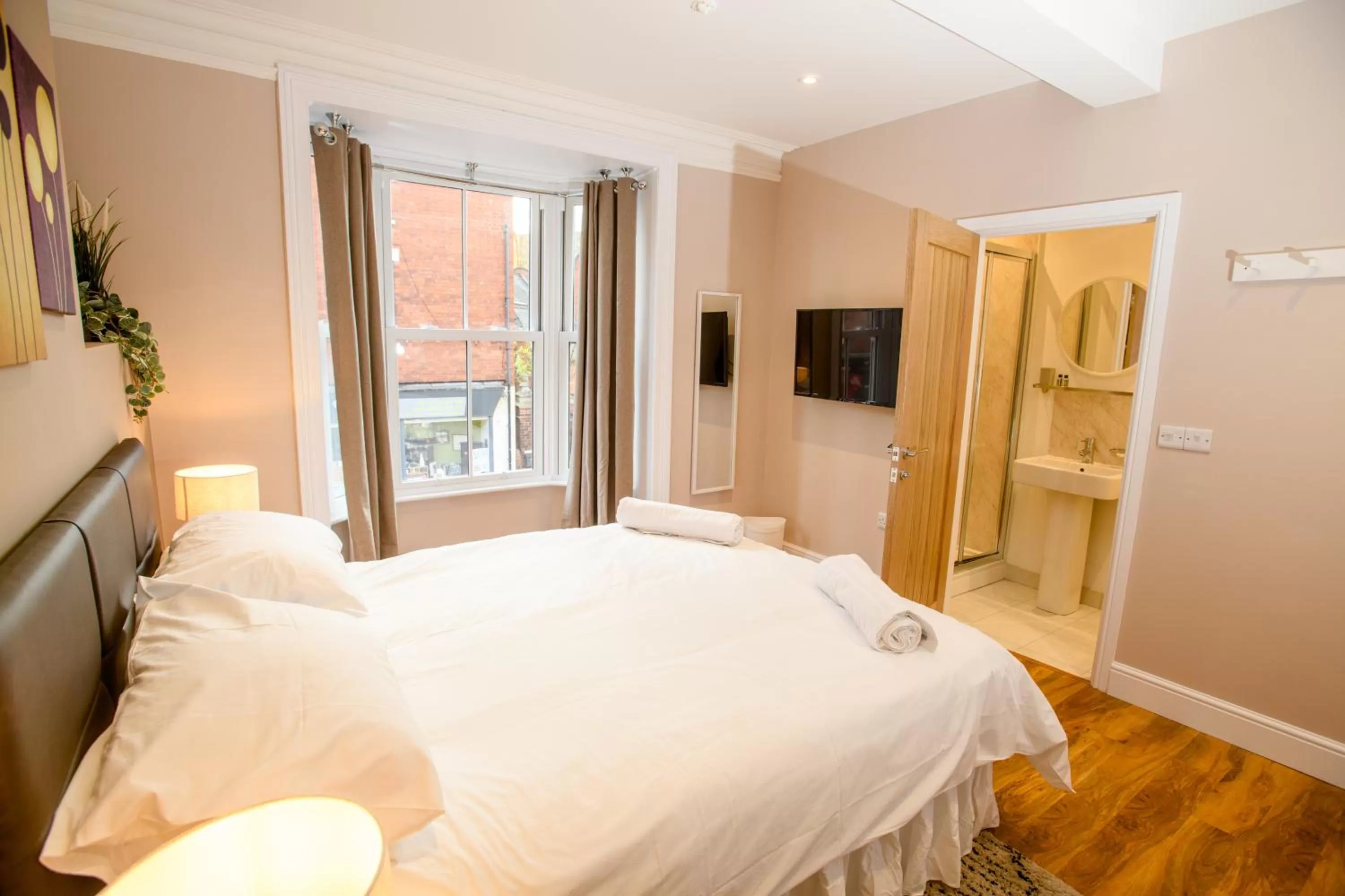 Photo of the whole room, Bed in Tavmar Accommodation