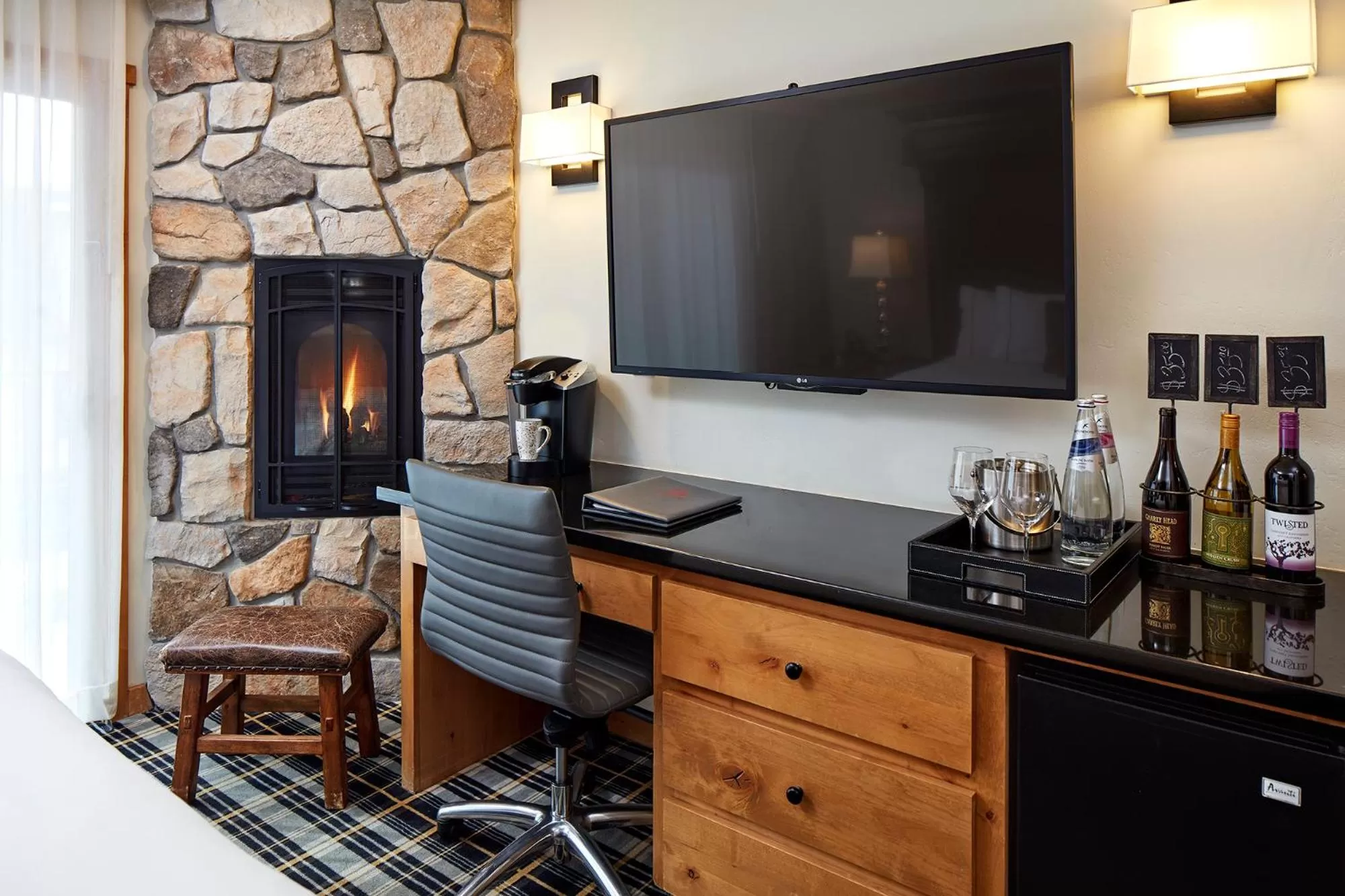 TV and multimedia in The Landing Resort and Spa