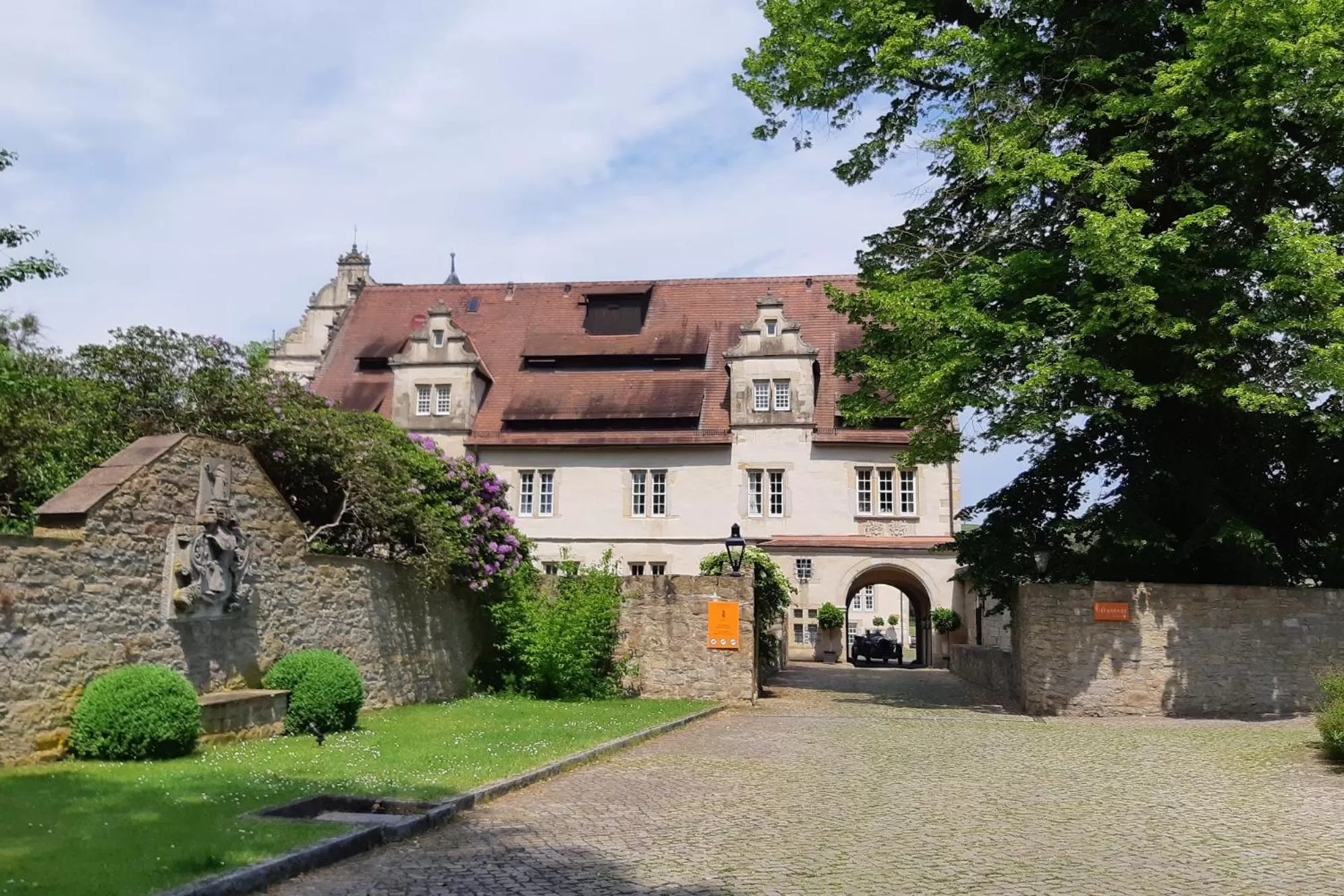 Property building in Schlosshotel Münchhausen