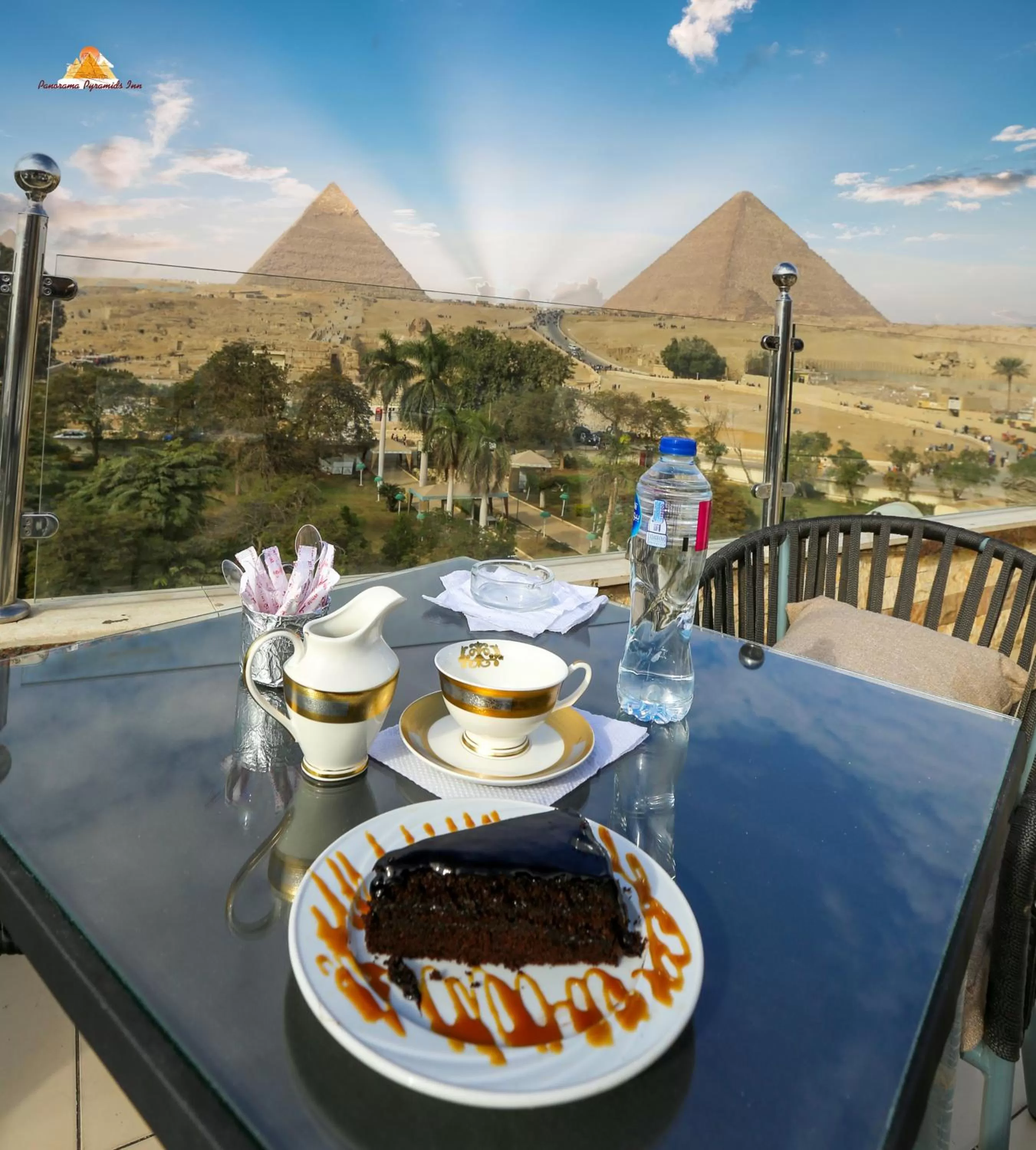 Restaurant/places to eat in PANORAMA view pyramids