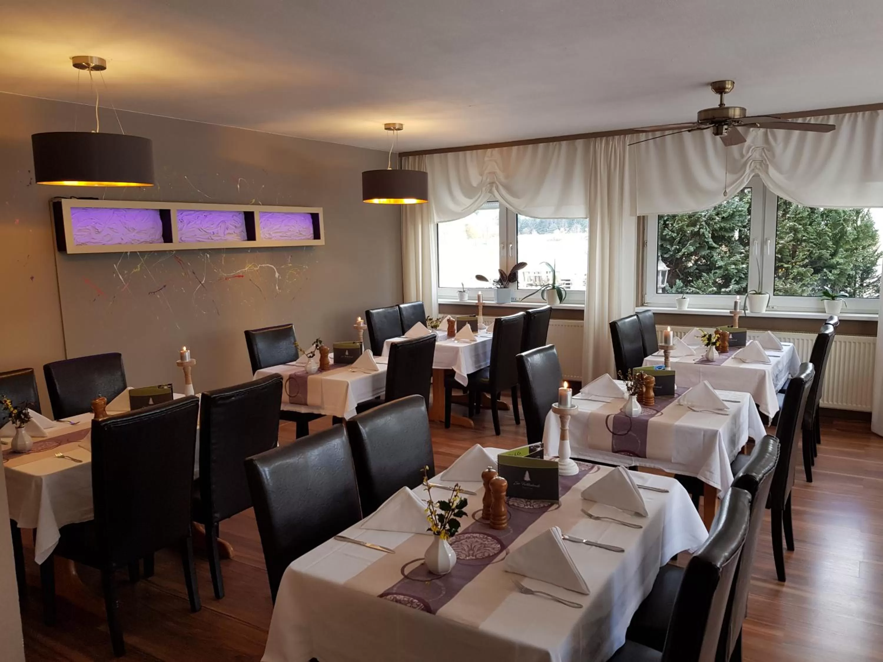Restaurant/places to eat in Hotel Zur Fichtenbreite -Garni-
