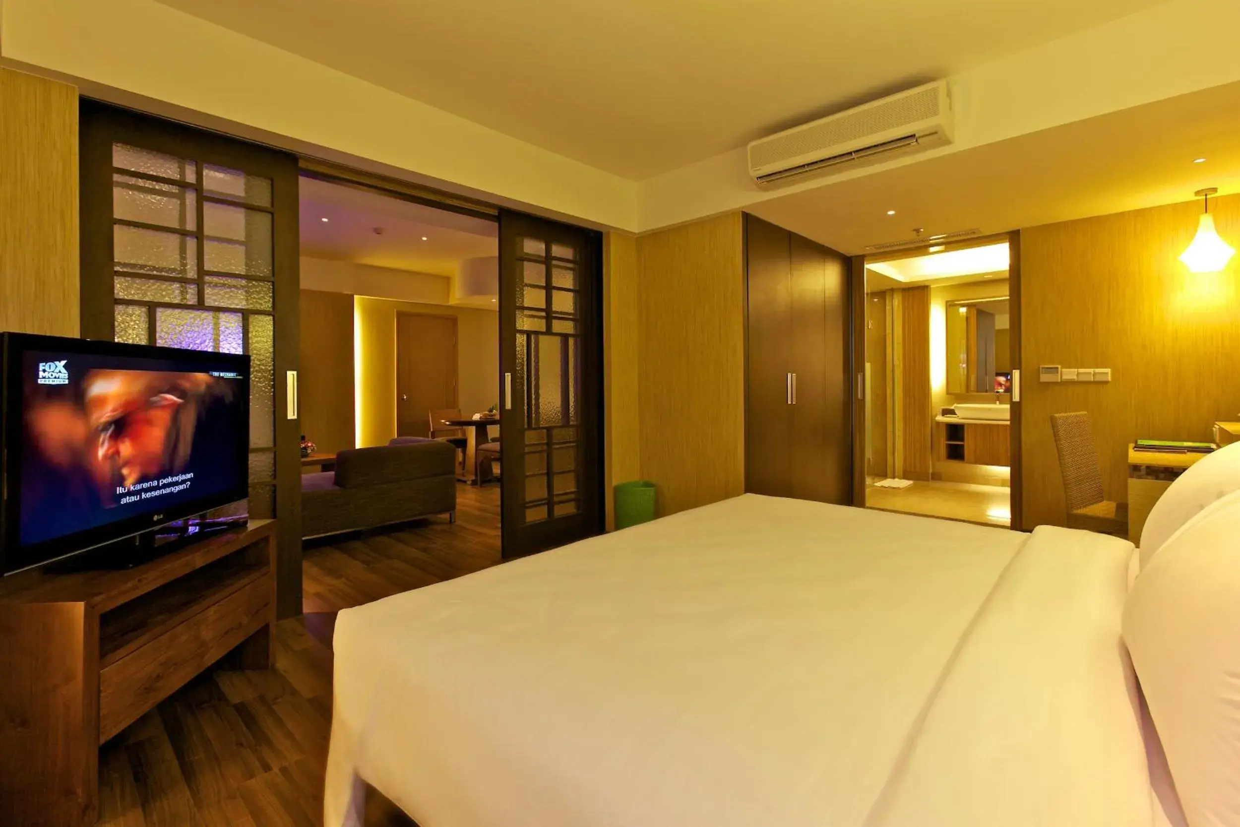 TV and multimedia, Bed in Bintang Kuta Hotel