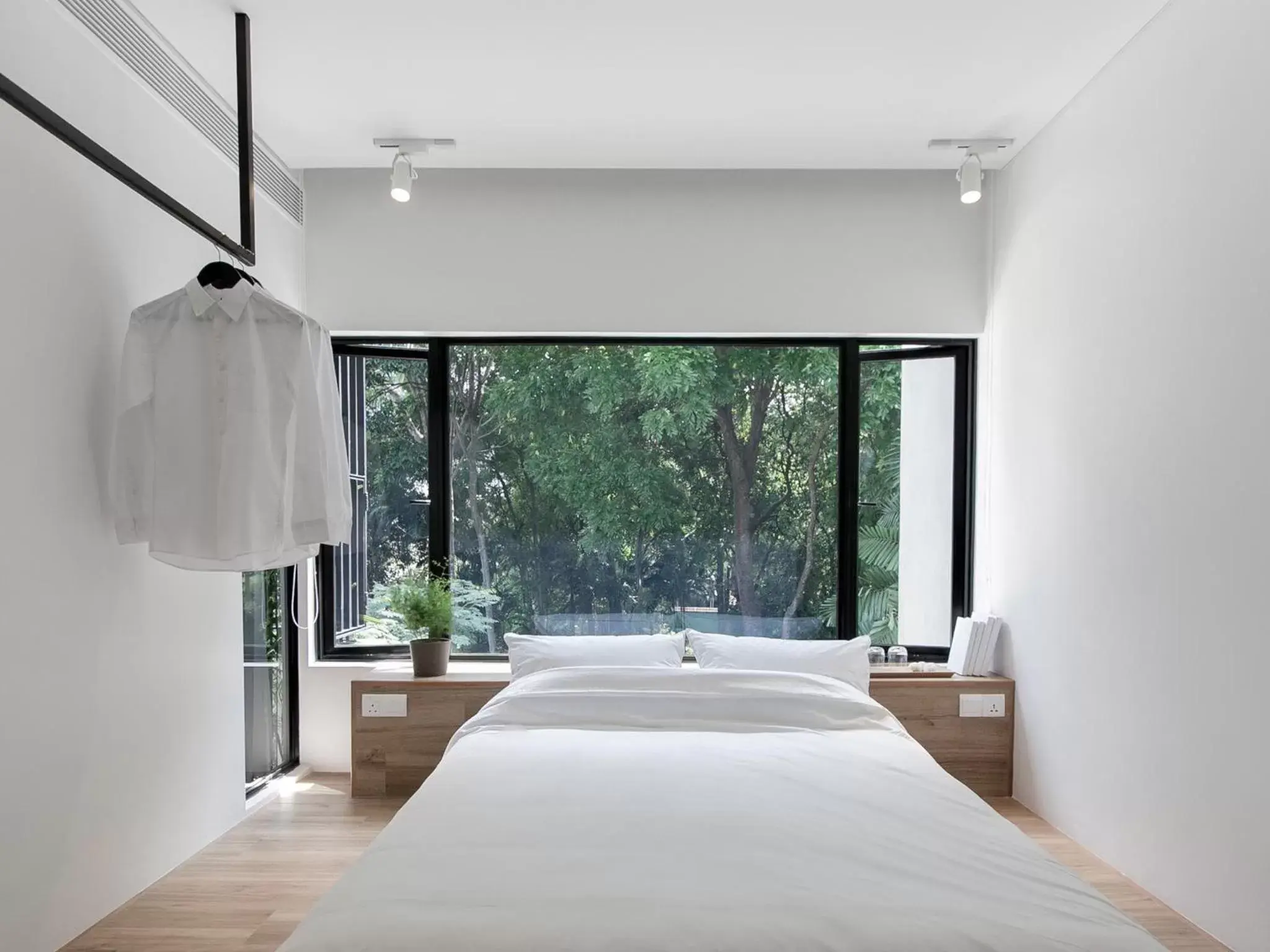 Bedroom in Lloyd's Inn