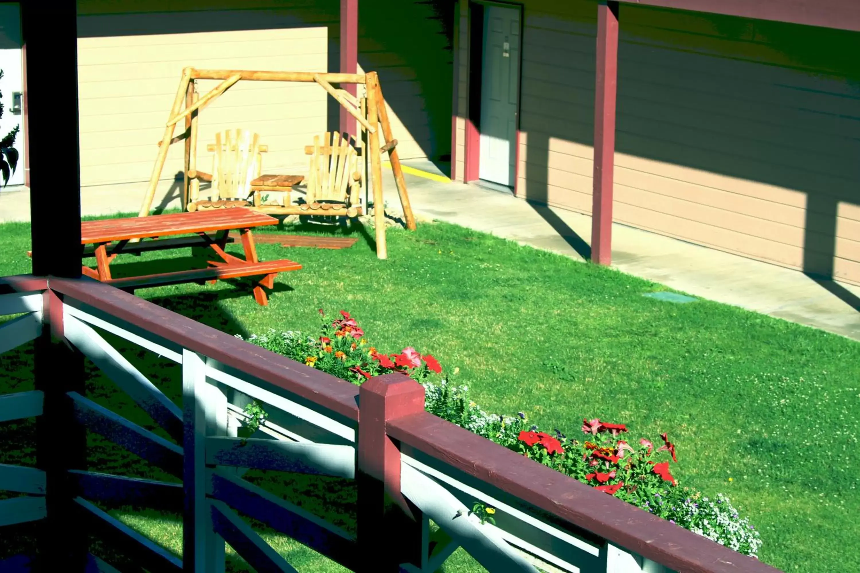 Garden, Children's Play Area in AbbyCreek Inn