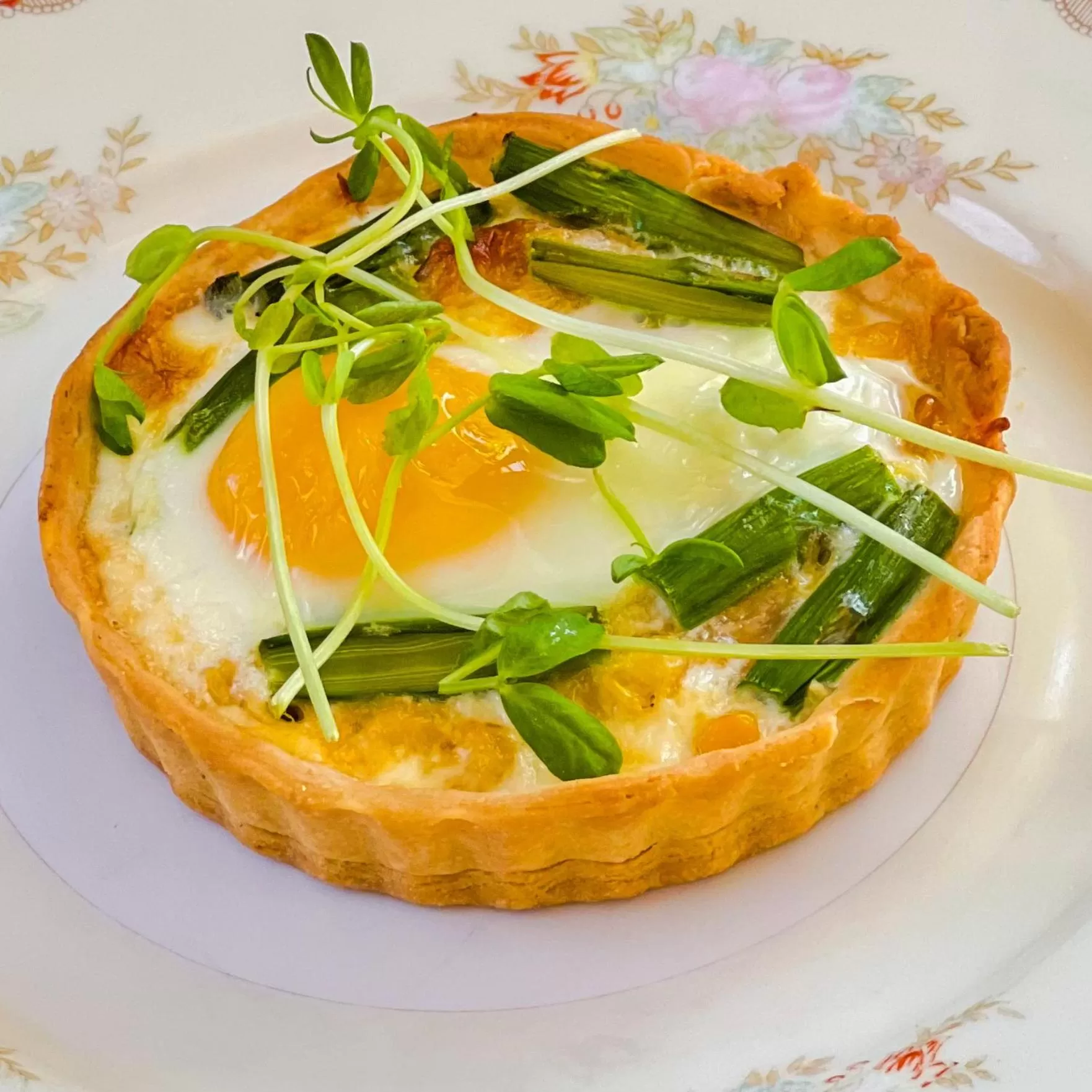 Breakfast in Almondy Inn Bed & Breakfast