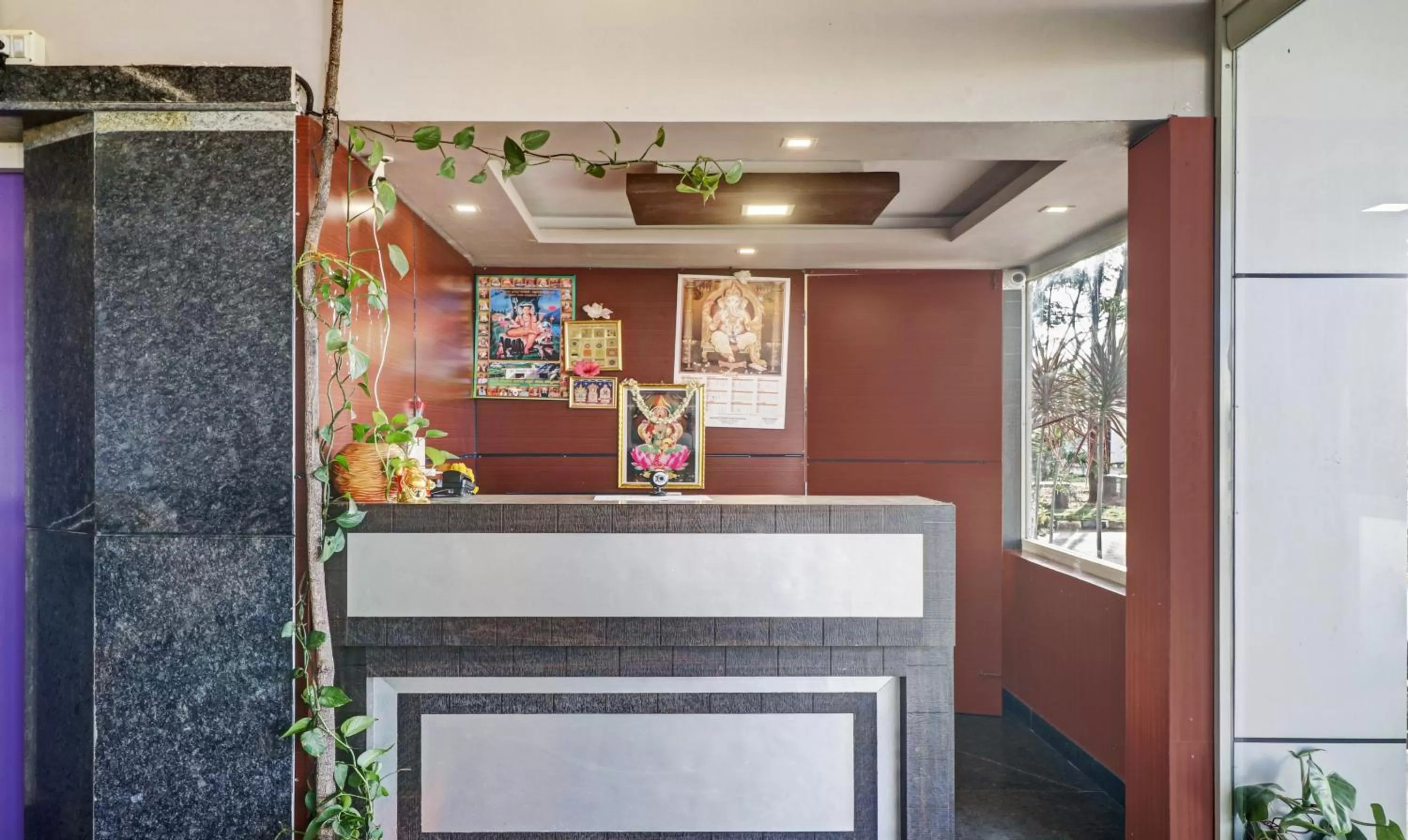 Lobby or reception in GRAND JP INN Near 2 km from Gundlupet bus stand