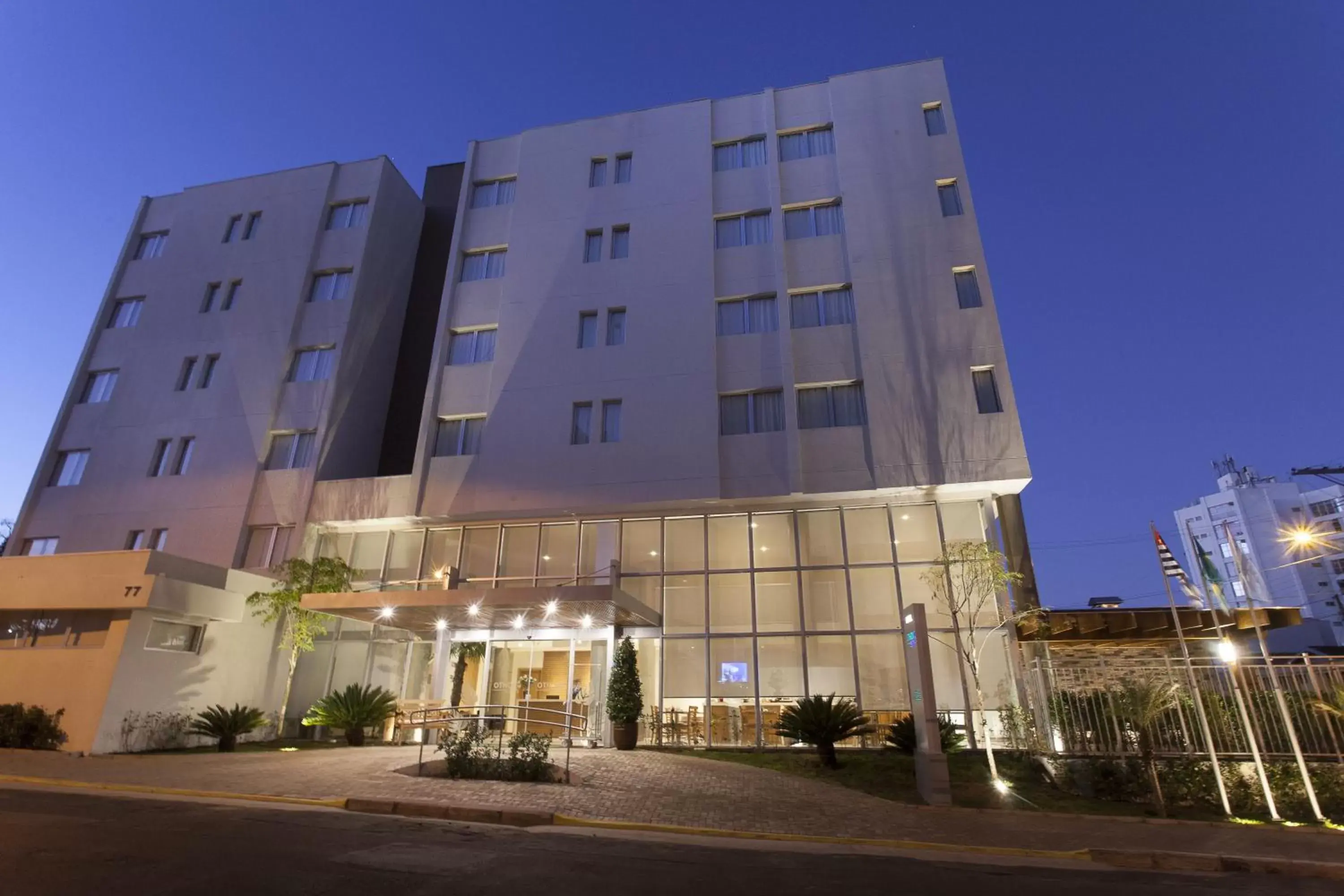 Facade/entrance, Property Building in São Carlos Marklin Suítes