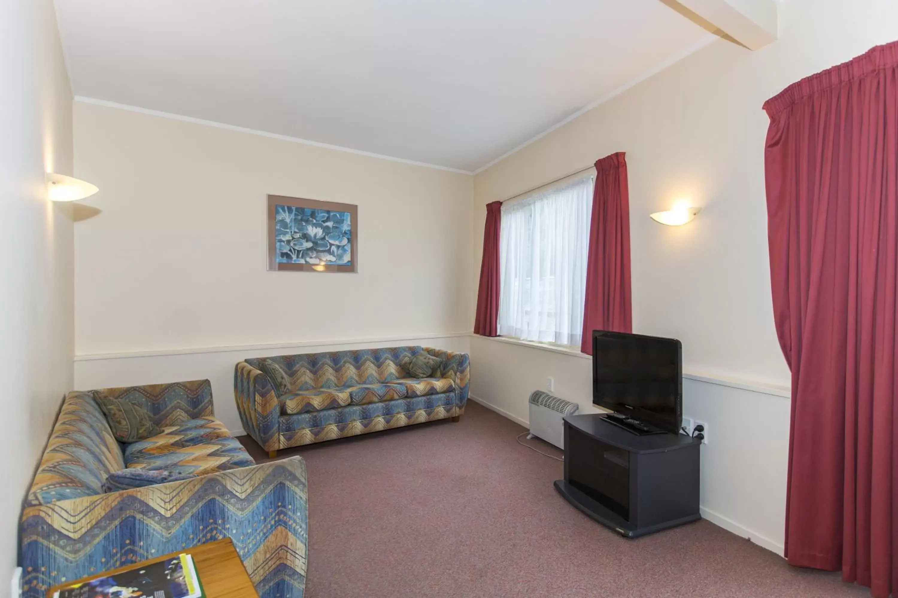 TV and multimedia, Seating Area in Fernhill Motor Lodge