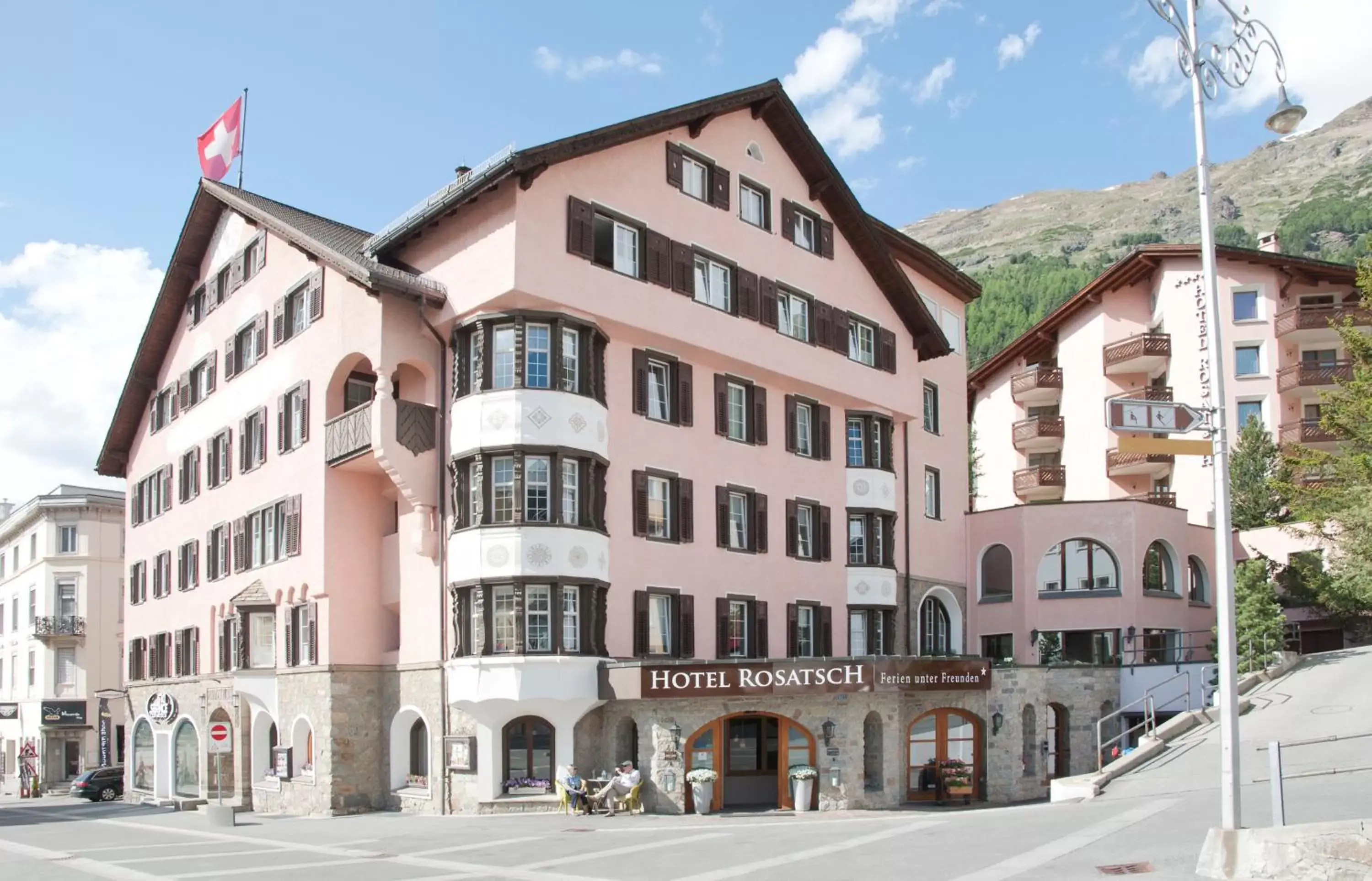 Facade/entrance, Property Building in Hotel Rosatsch