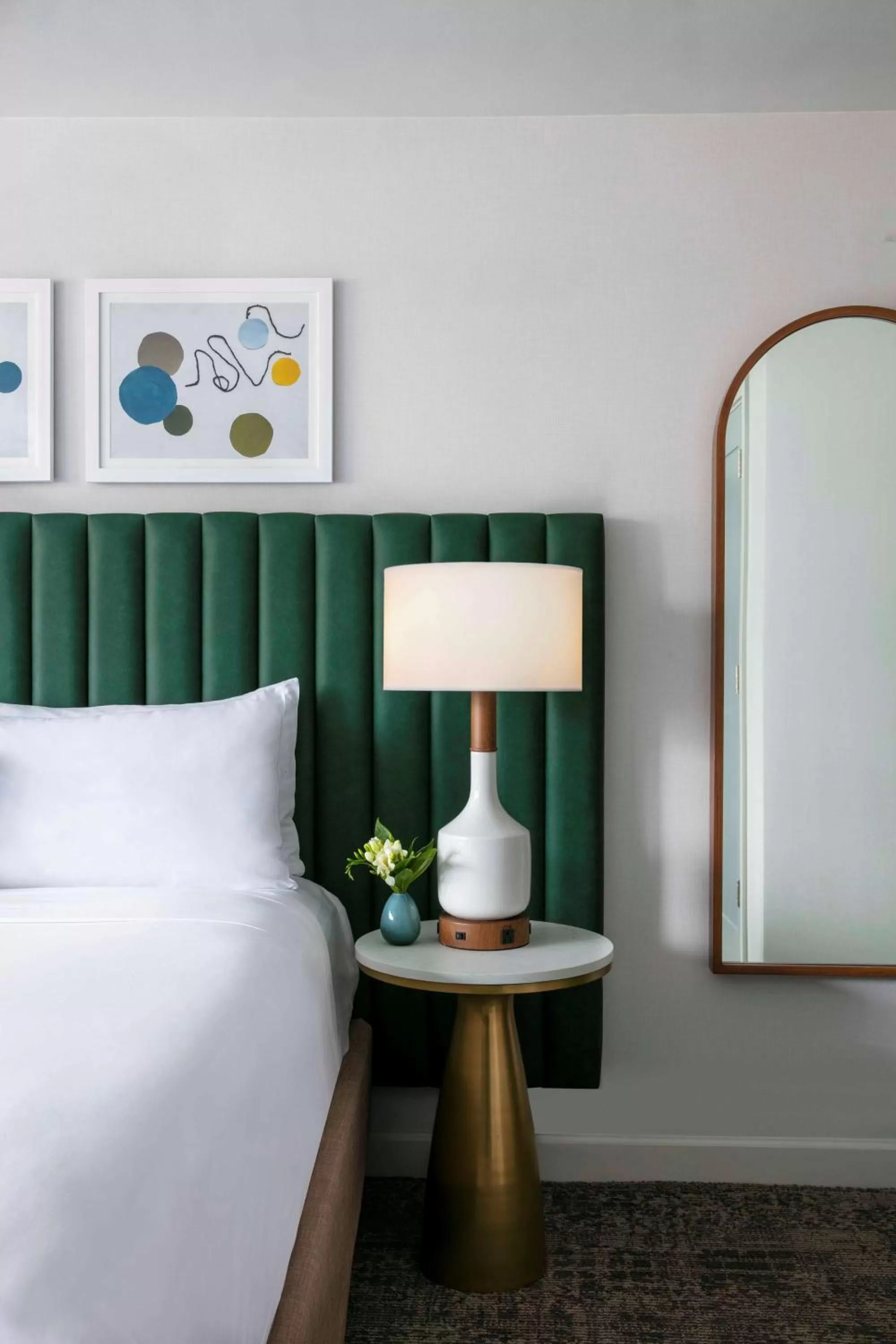 Photo of the whole room, Bed in The Royal Sonesta Chicago Downtown