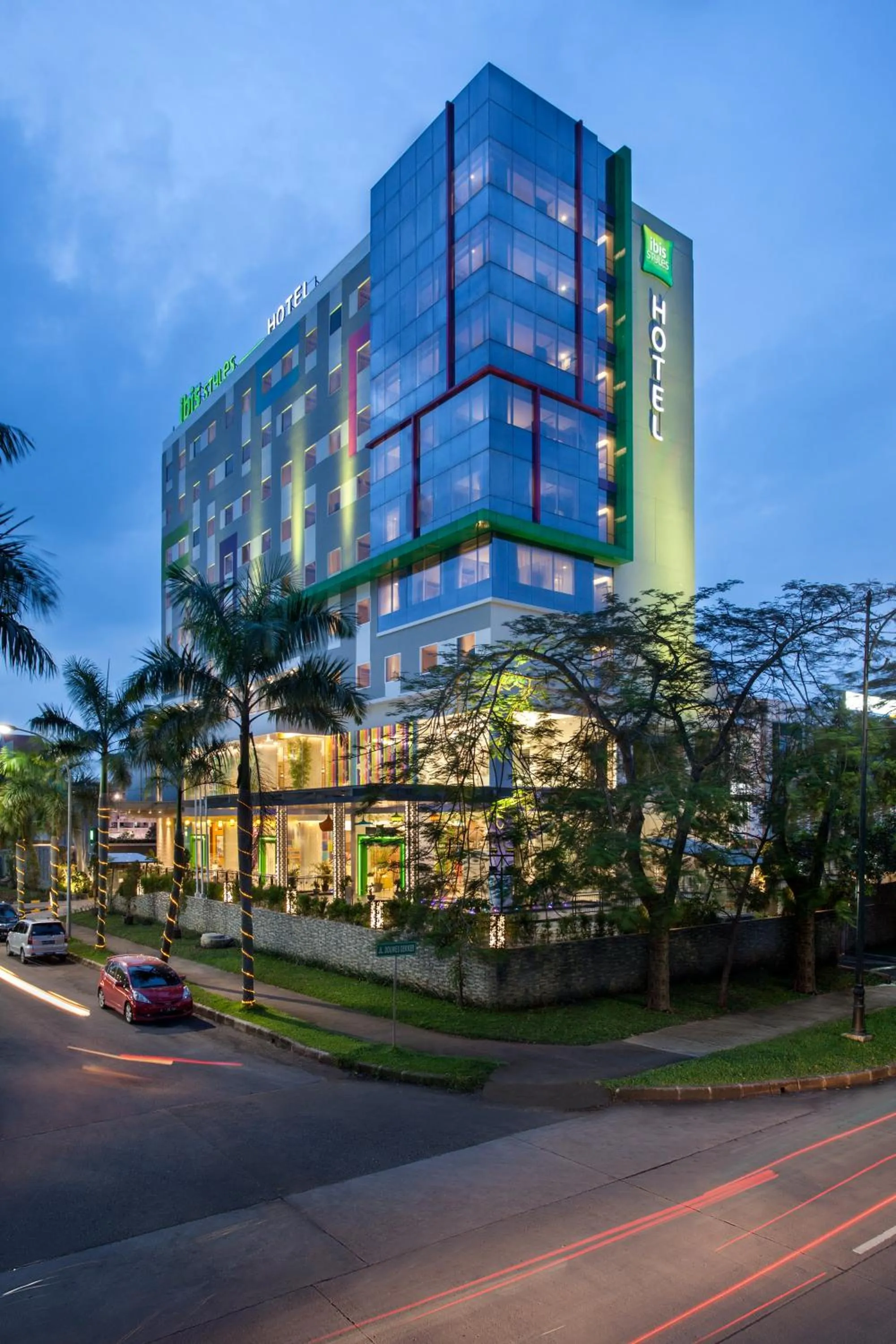 Facade/entrance in ibis Styles Cikarang