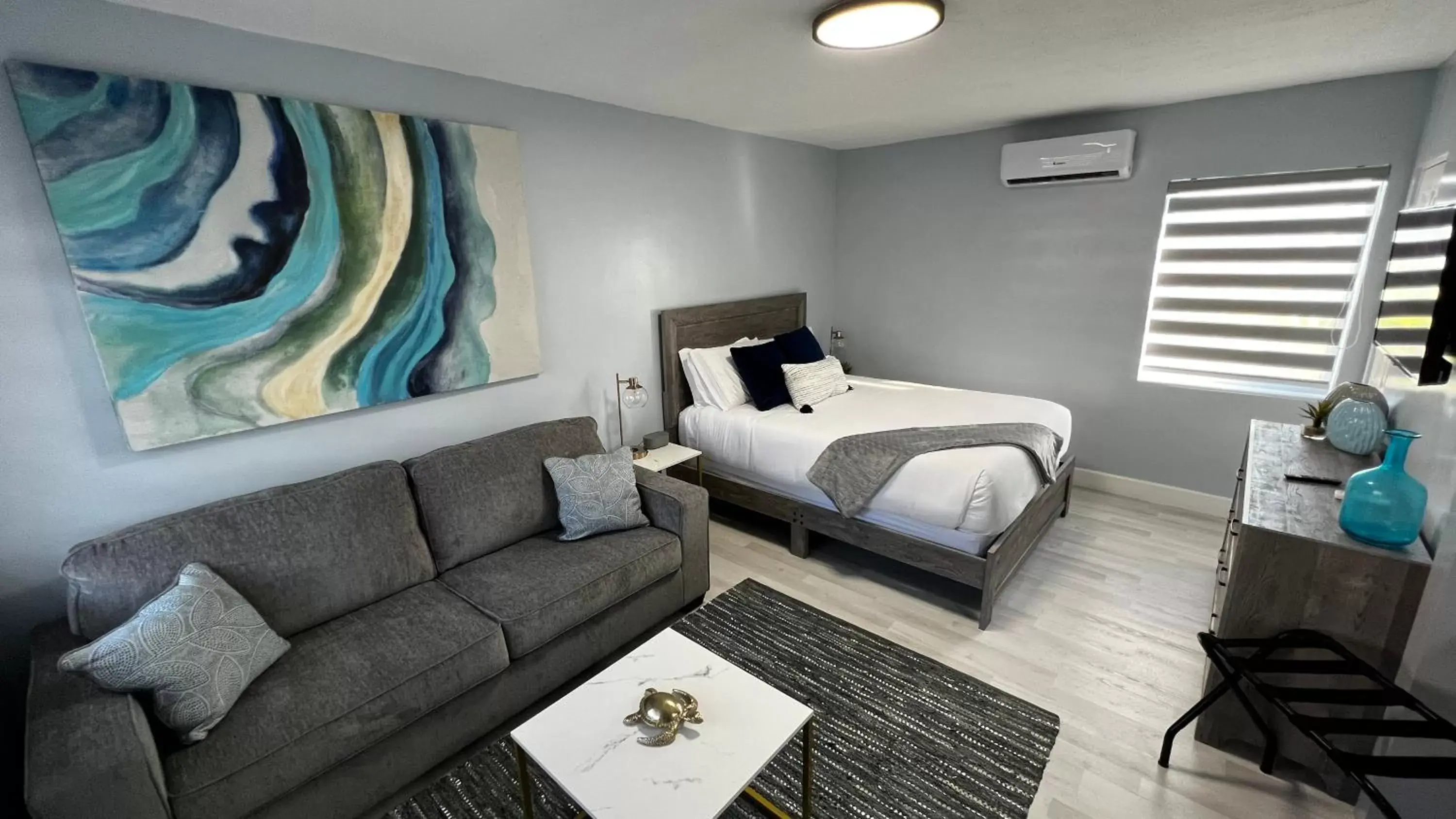 Bed in Oceano Suites Daytona Beach