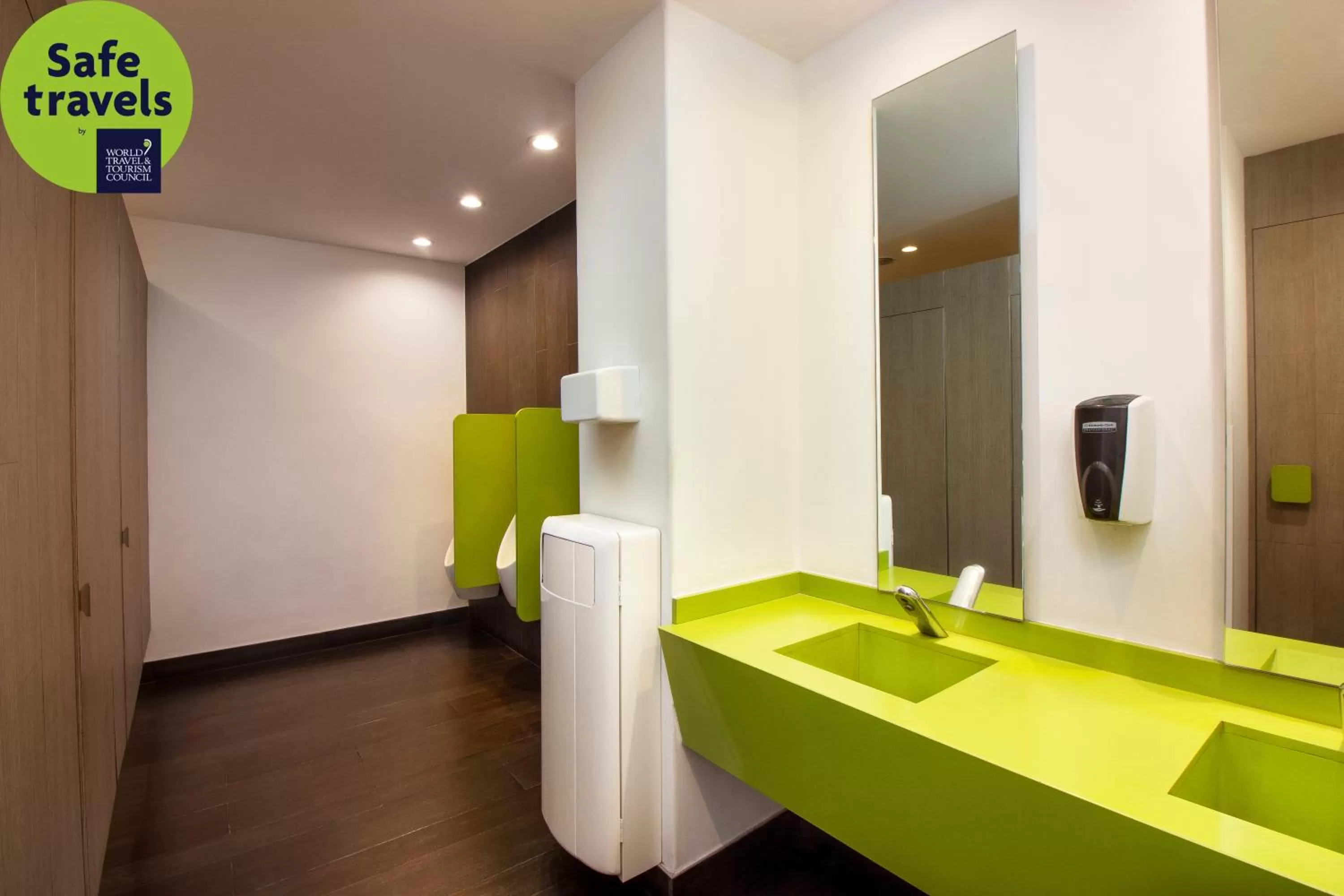 Lobby or reception, Bed in Hotel MX garibaldi CDMX, Trademark Collection by Wyndham