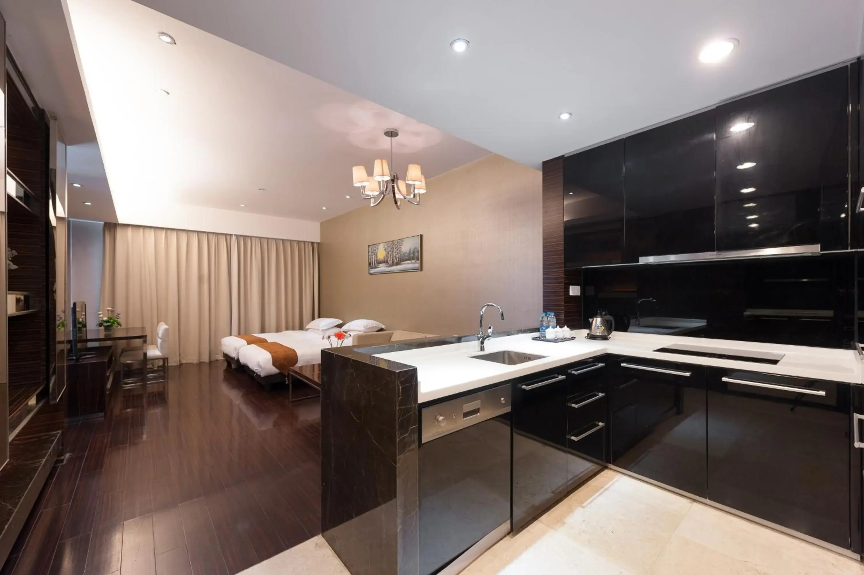 Kitchen or kitchenette, Kitchen/Kitchenette in Yicheng Pazhou Poly World Trade Centre Apartment