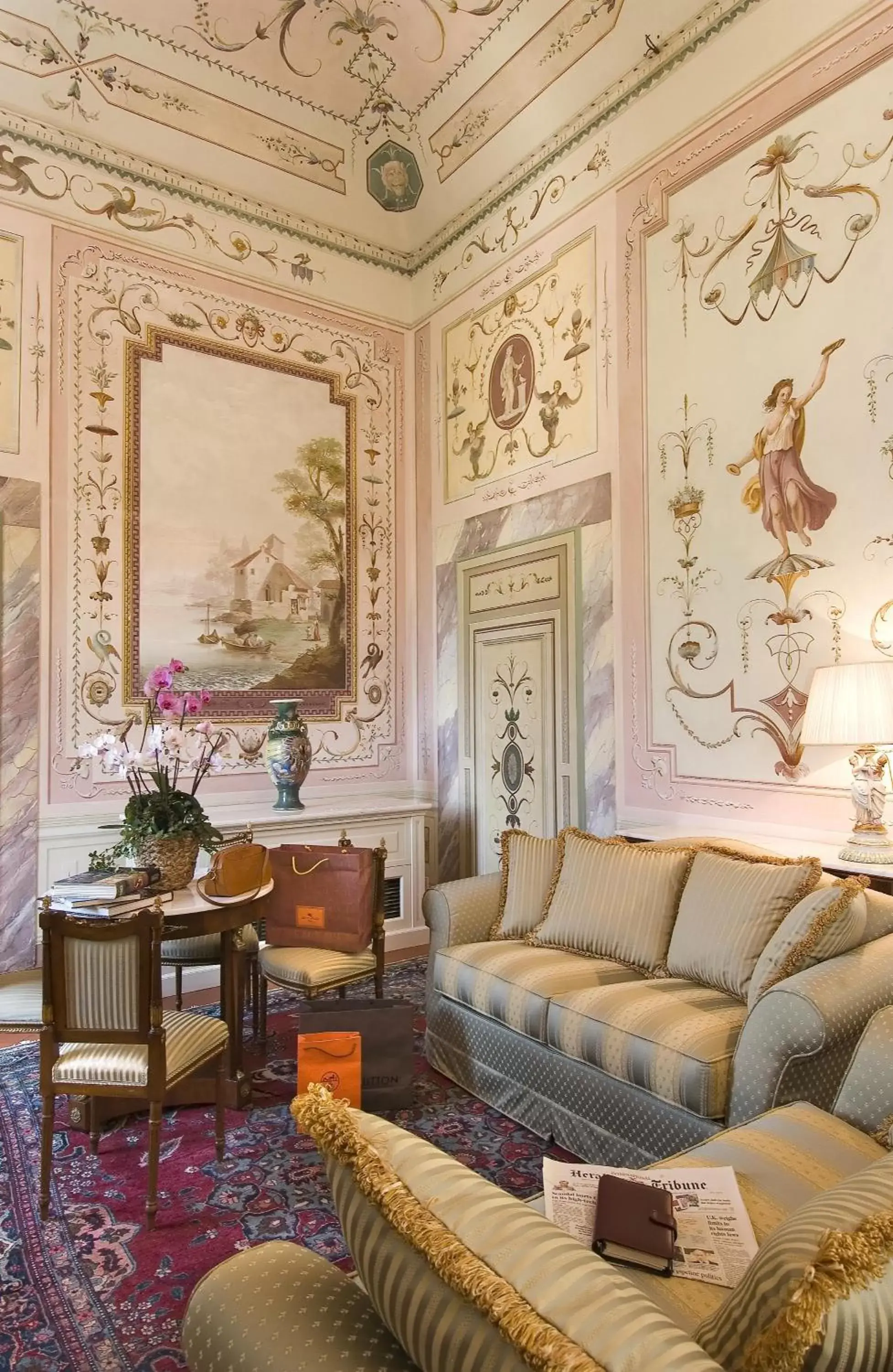 Decorative detail, Seating Area in Villa Olmi Firenze