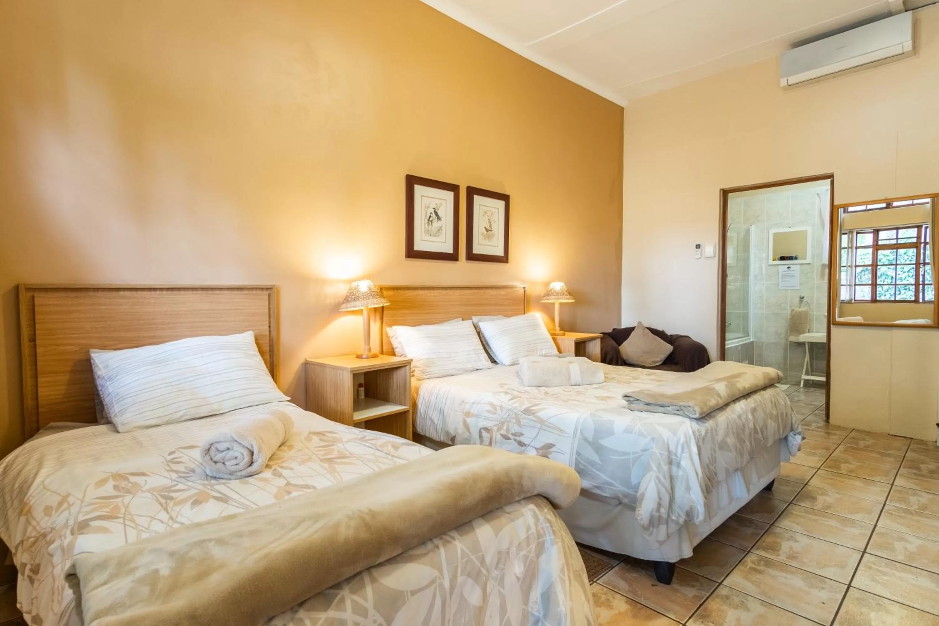 Photo of the whole room, Bed in Treetops Guesthouse