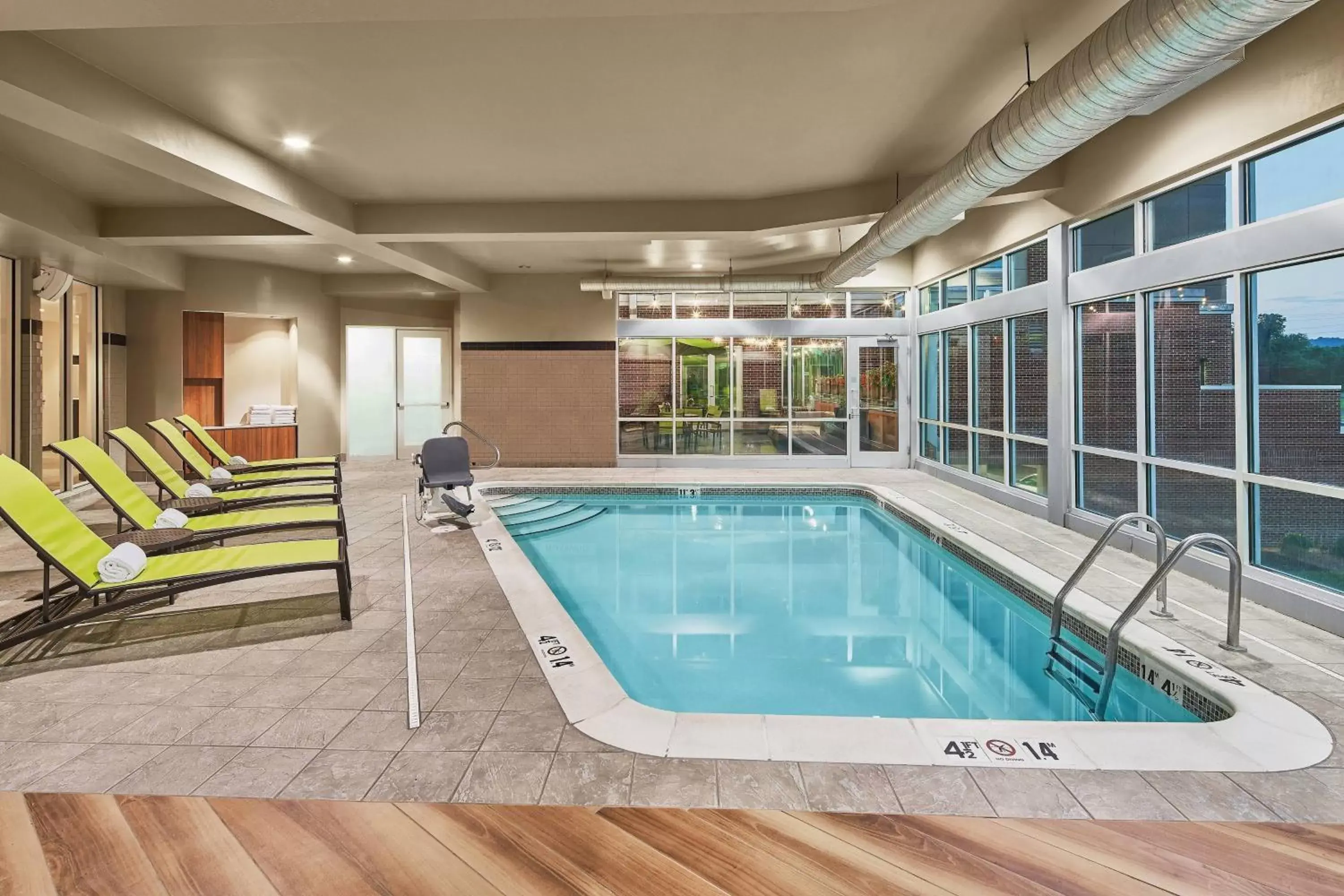 Swimming Pool in SpringHill Suites by Marriott Roanoke