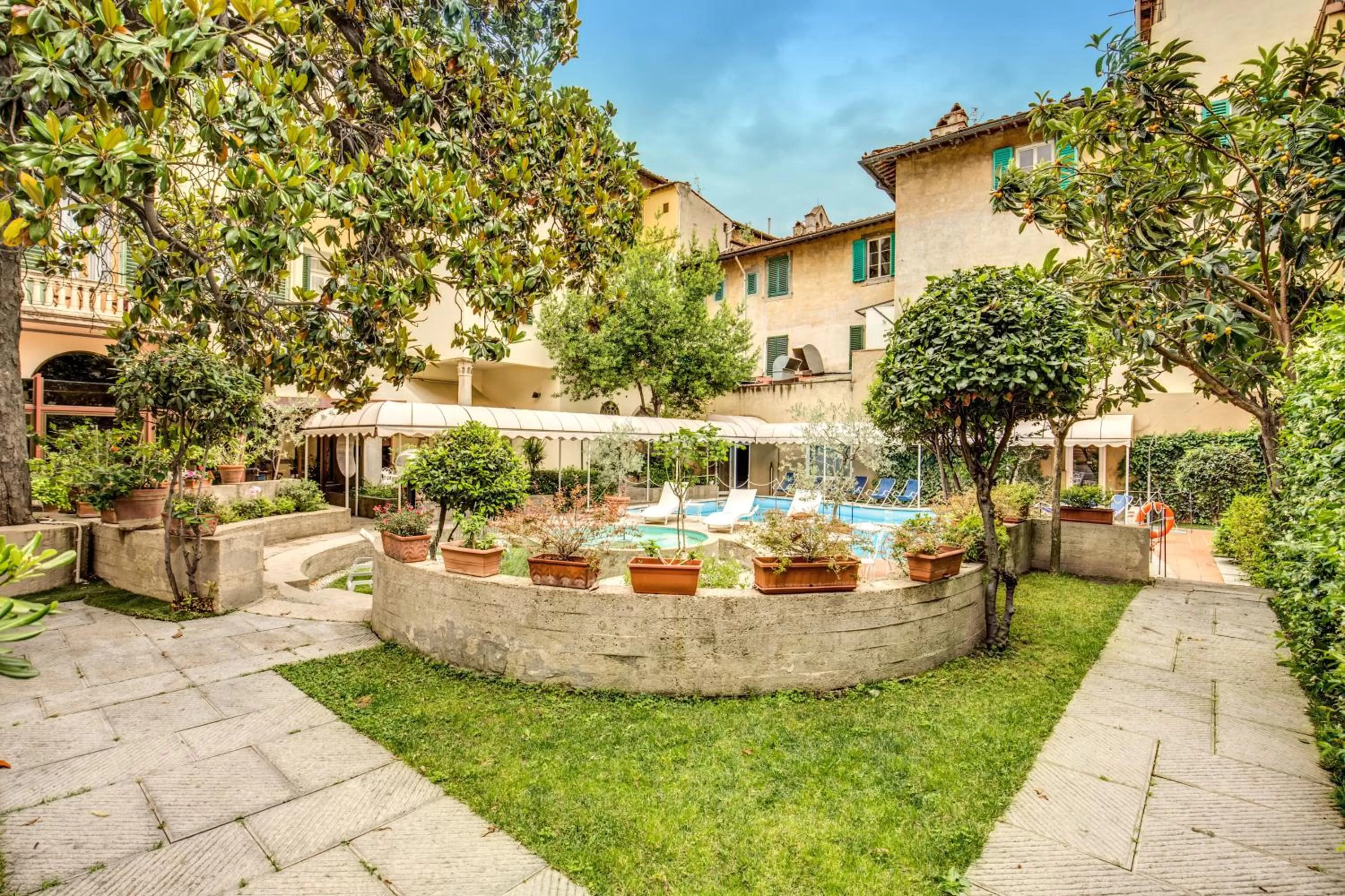 Garden view in Hotel Croce Di Malta