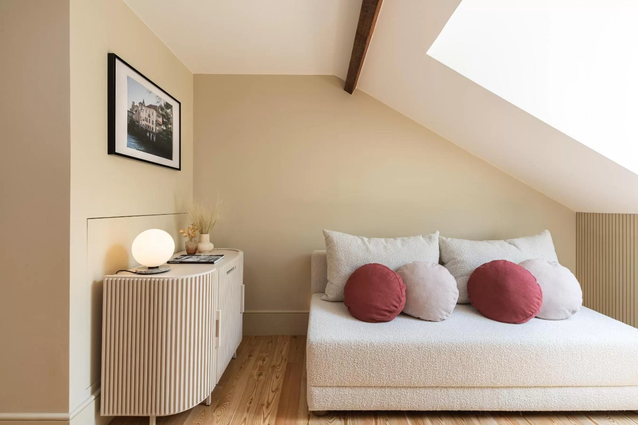 Photo of the whole room, Bed in Artsy Cascais