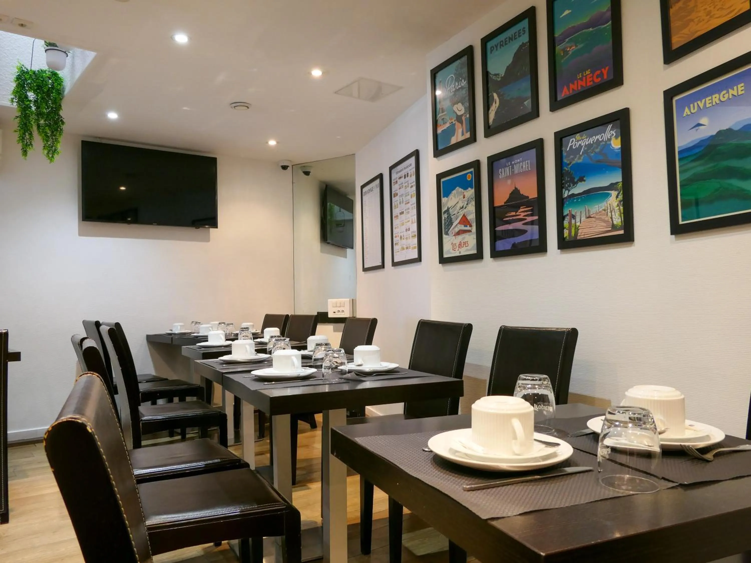 Meals in Hôtel de France Quartier Latin