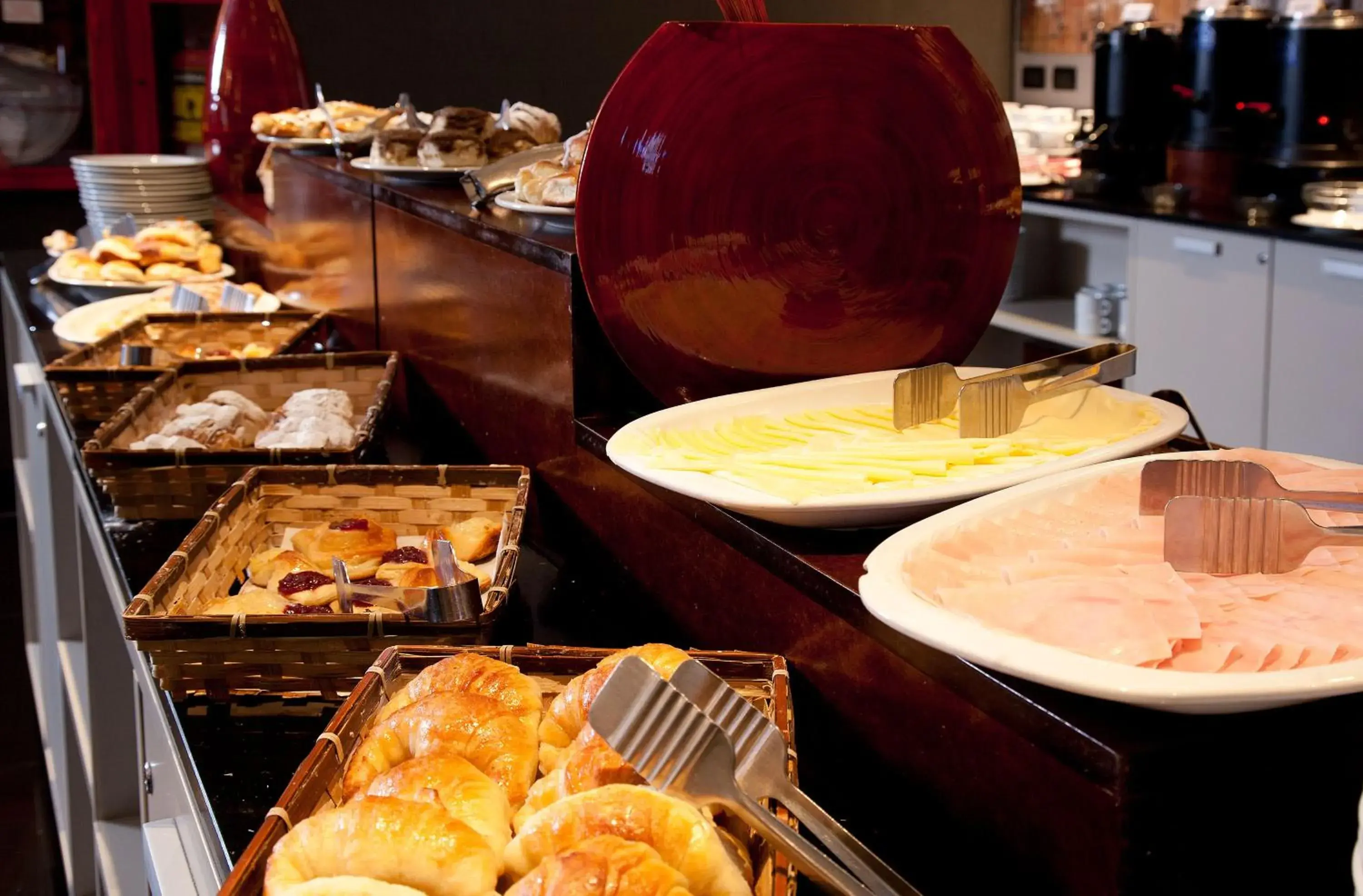 Continental breakfast, Food in Two Hotel Buenos Aires