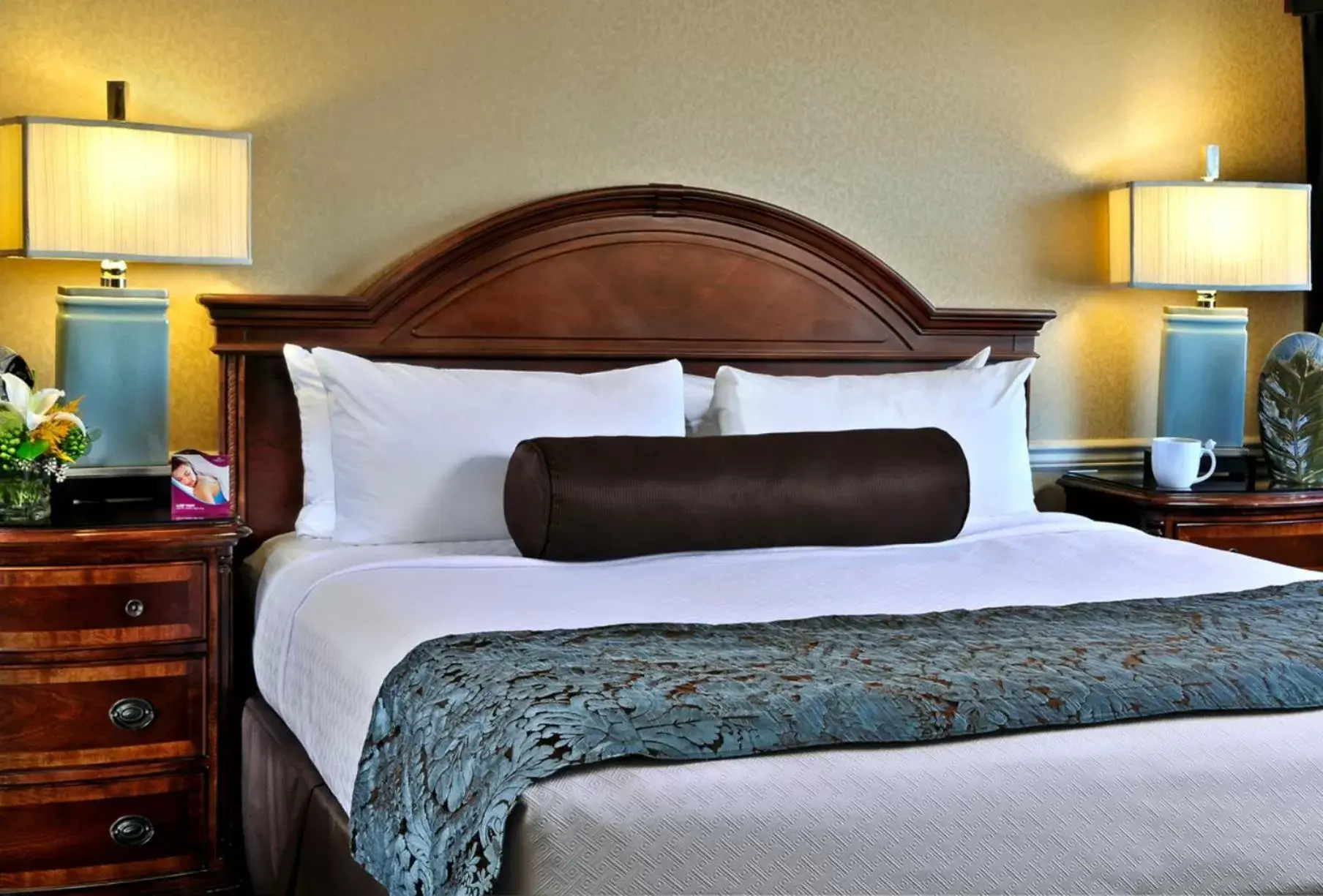 Photo of the whole room, Bed in Crowne Plaza Hotel Portland-Downtown Convention Center, an IHG Hotel