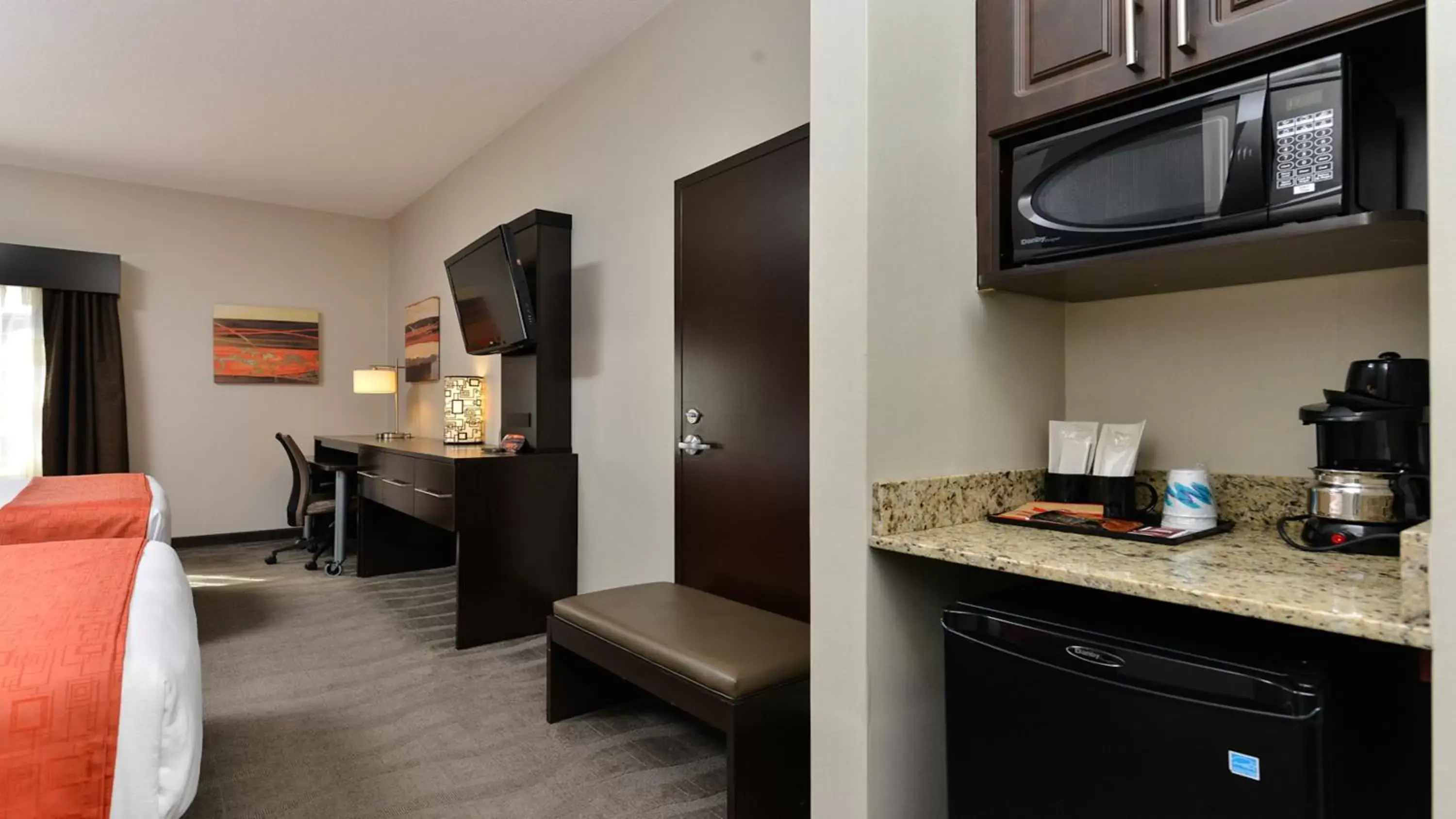 minibar, Kitchen/Kitchenette in Holiday Inn Express Hotel & Suites - Edmonton International Airport, an IHG Hotel