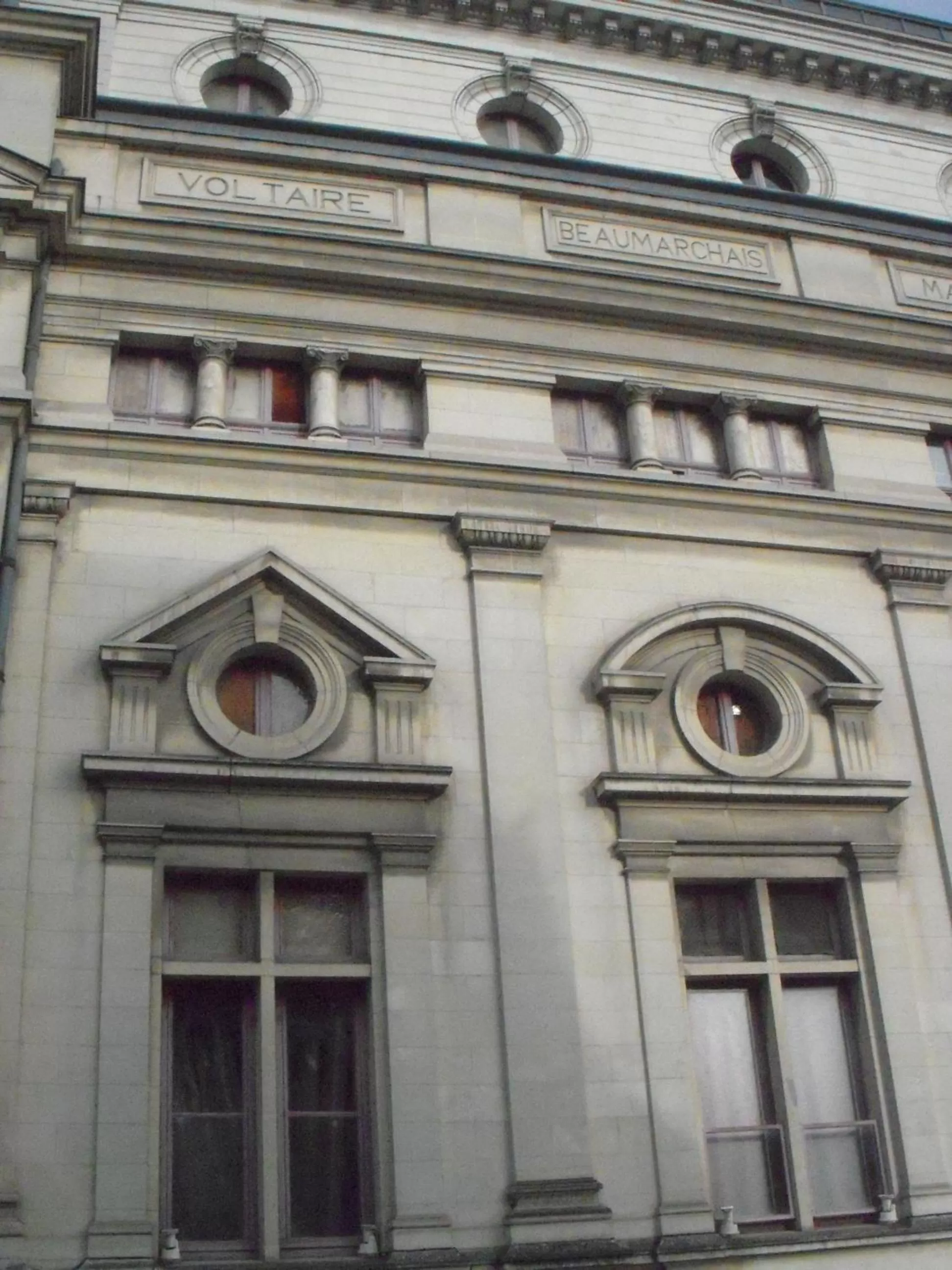 Property building in LOGIS Hôtel Du Théâtre