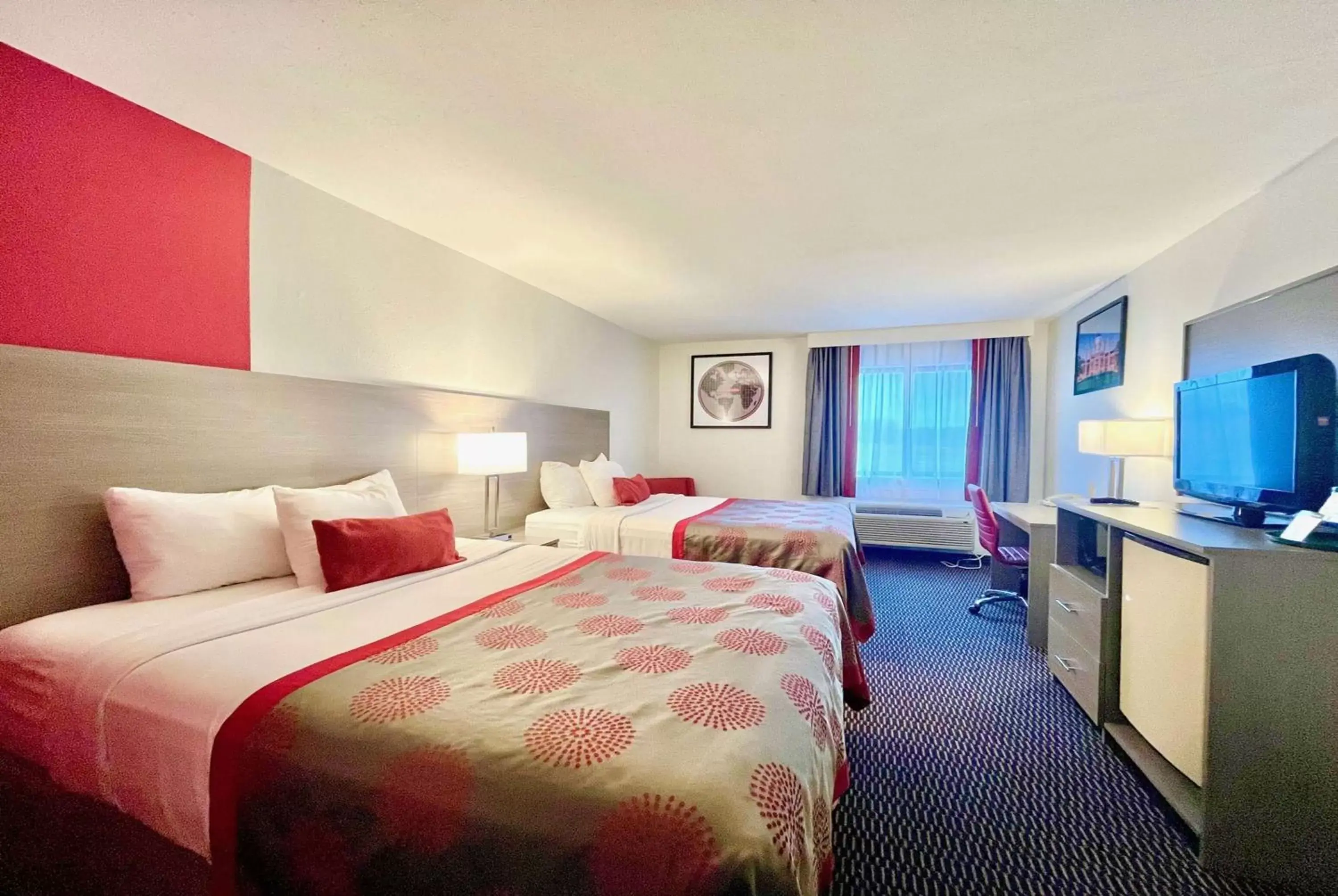 Photo of the whole room, Bed in Ramada by Wyndham Columbia