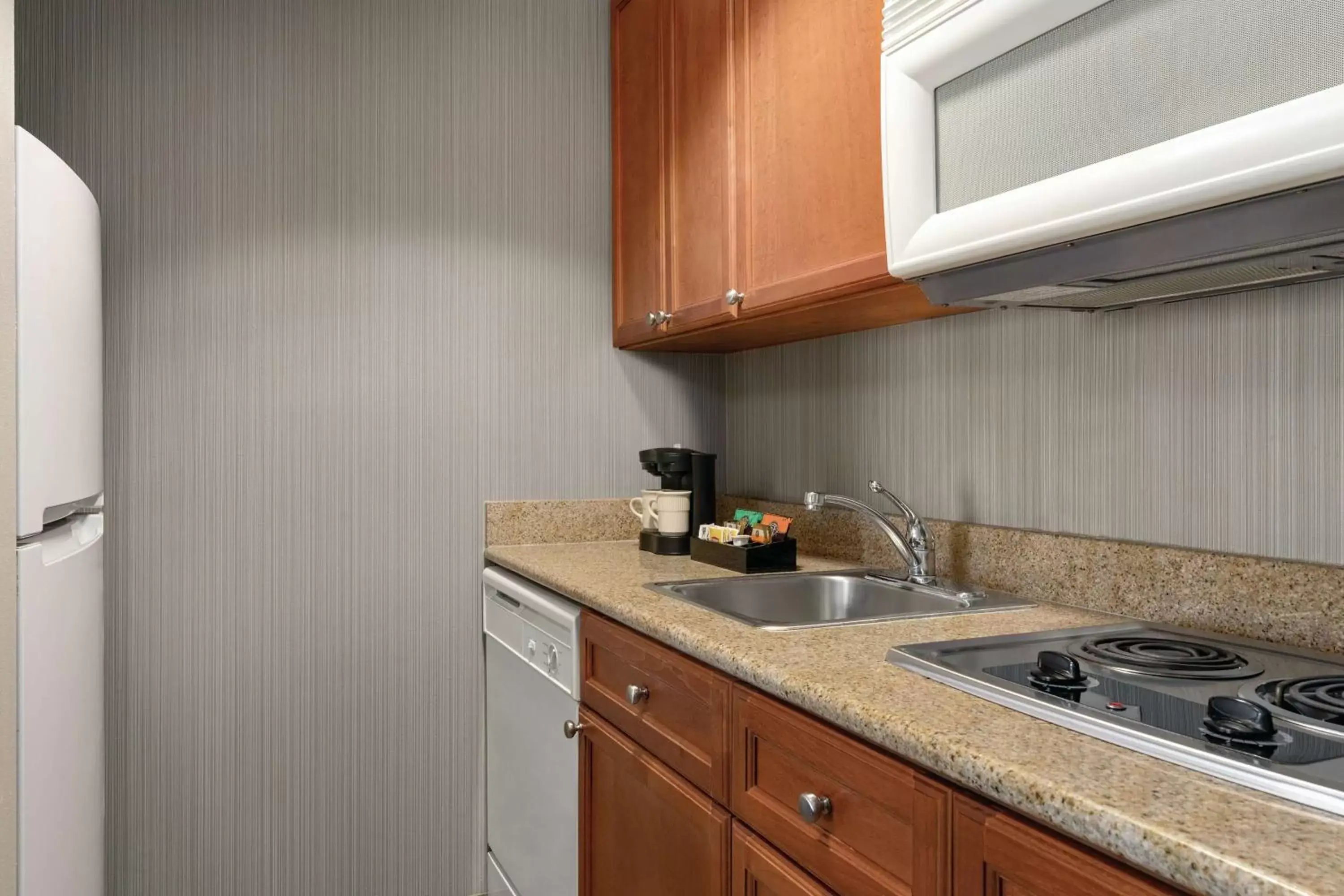 Bedroom, Kitchen/Kitchenette in Homewood Suites by Hilton Corpus Christi