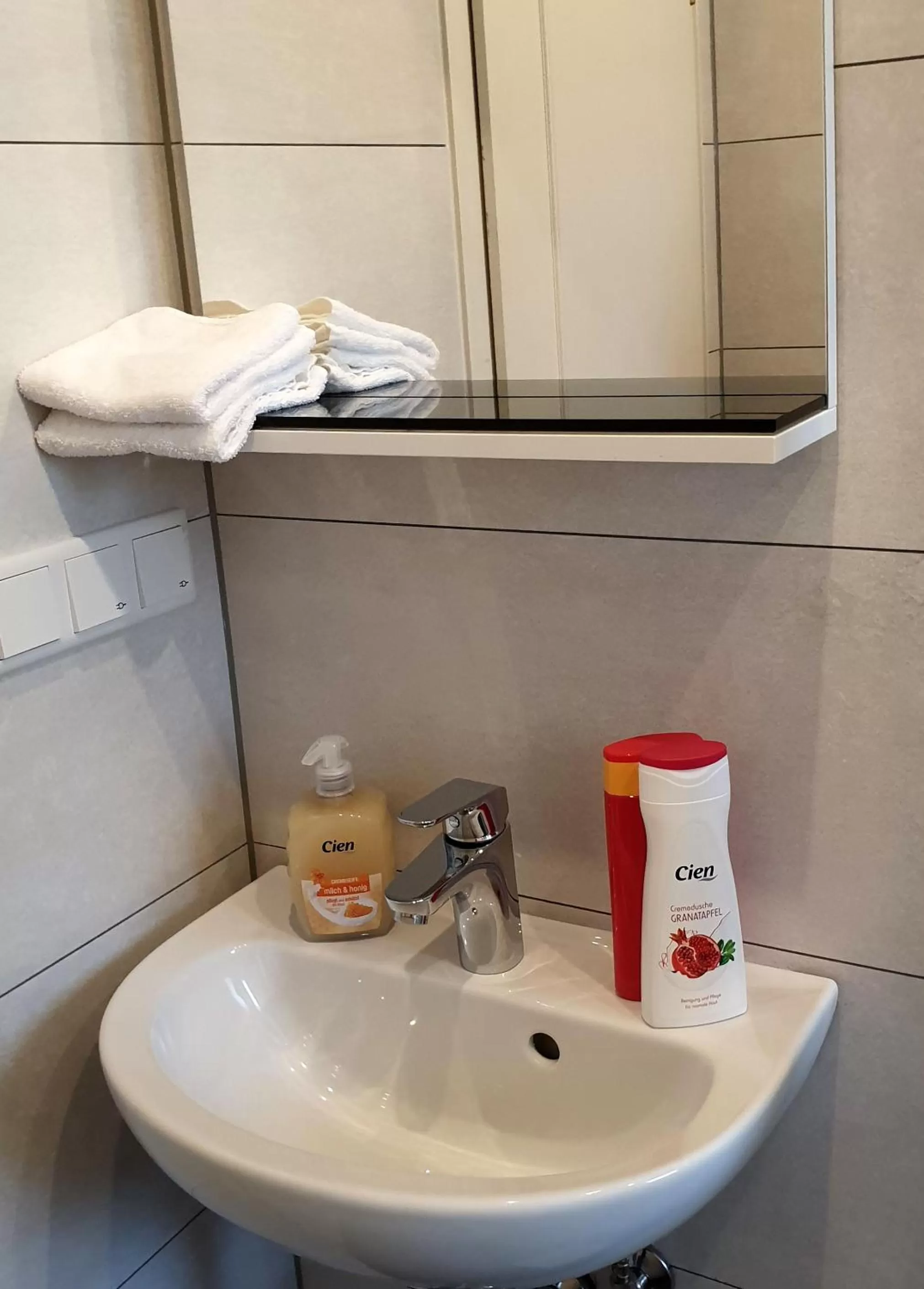 Bathroom in Bed and Breakfast am Höhenweg