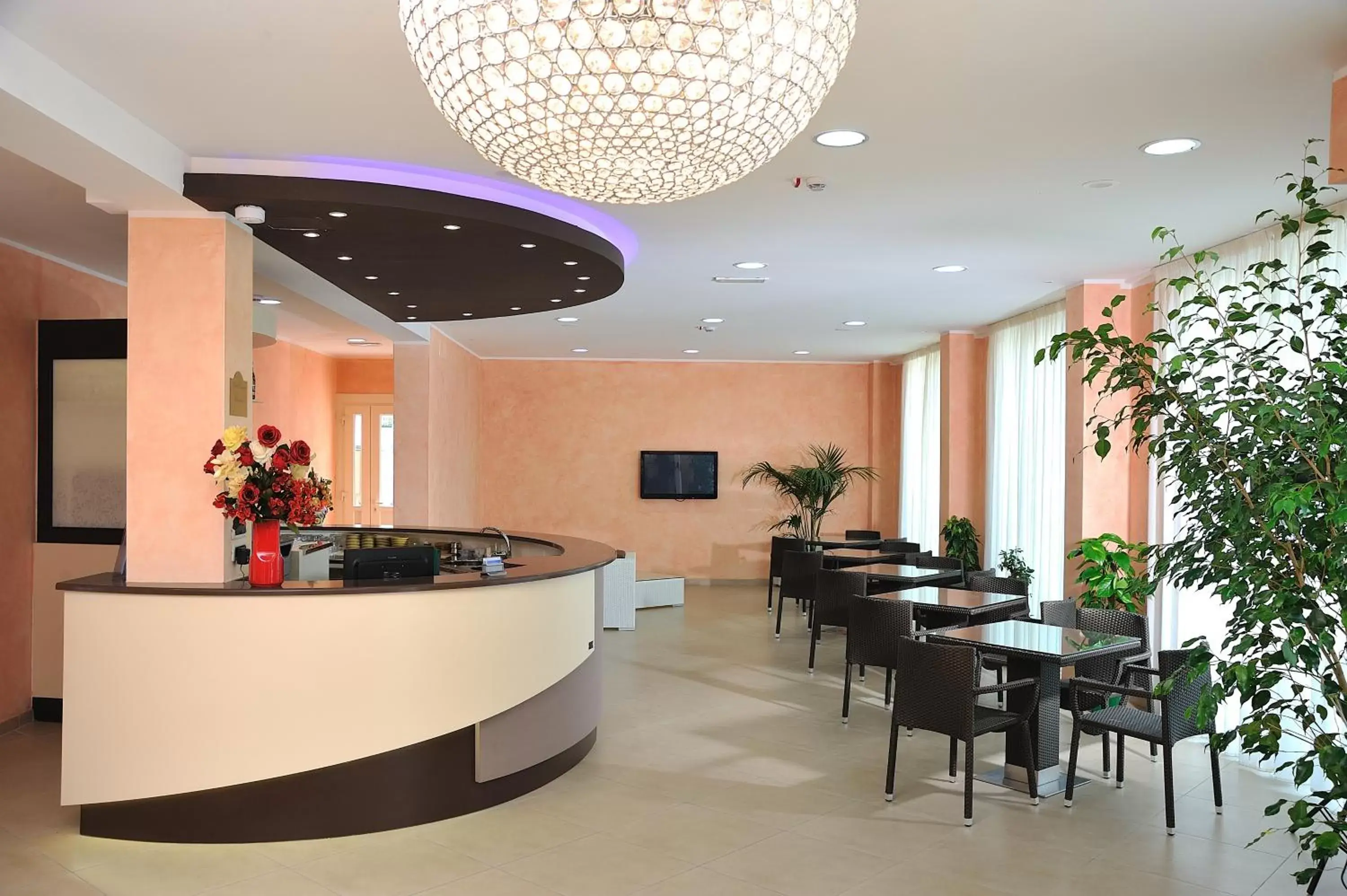 Lobby or reception, Restaurant/Places to Eat in Hotel Favorita