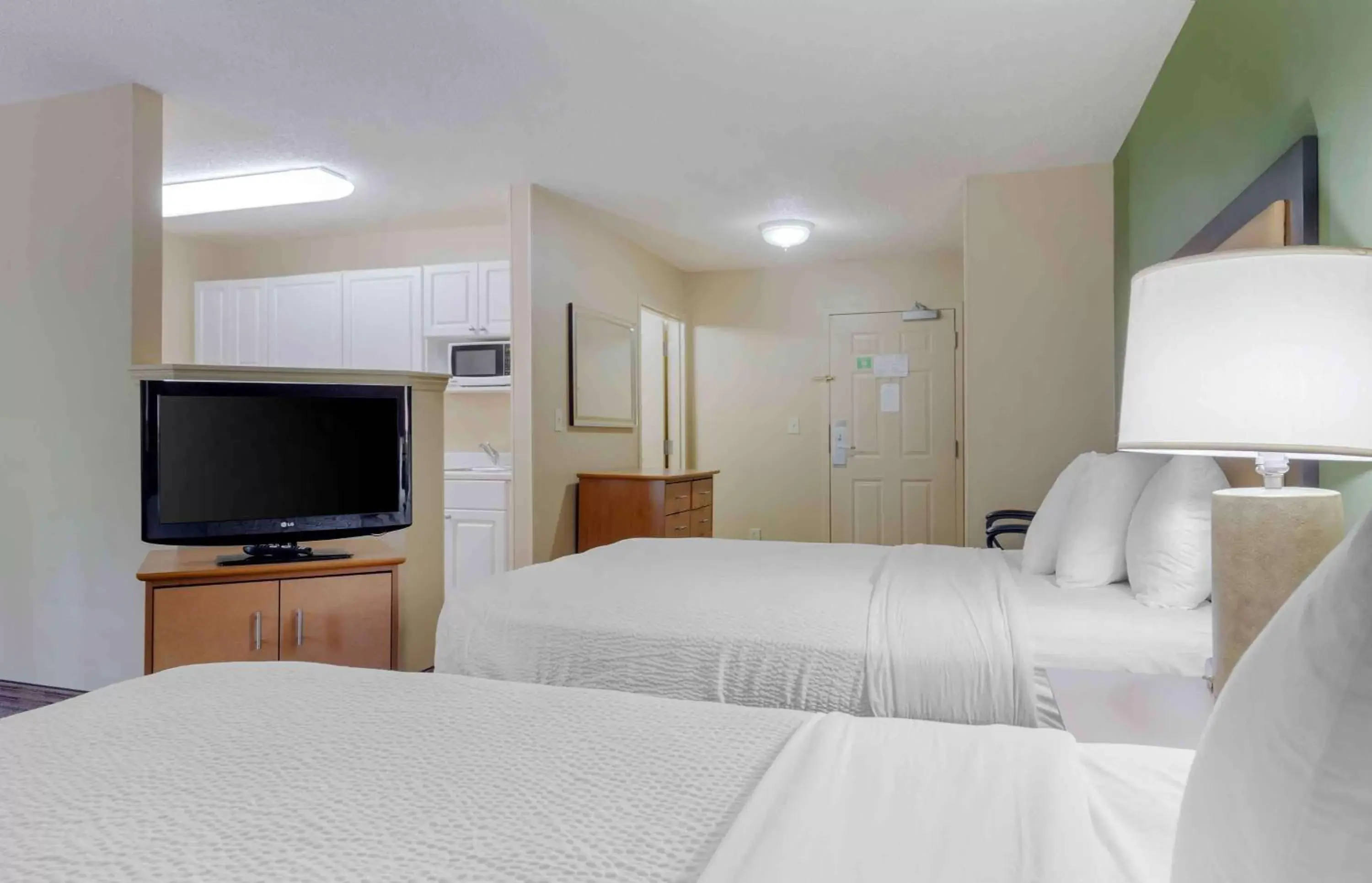 Bedroom, Bed in Extended Stay America Select Suites - Raleigh - RTP - 4610 Miami Blvd