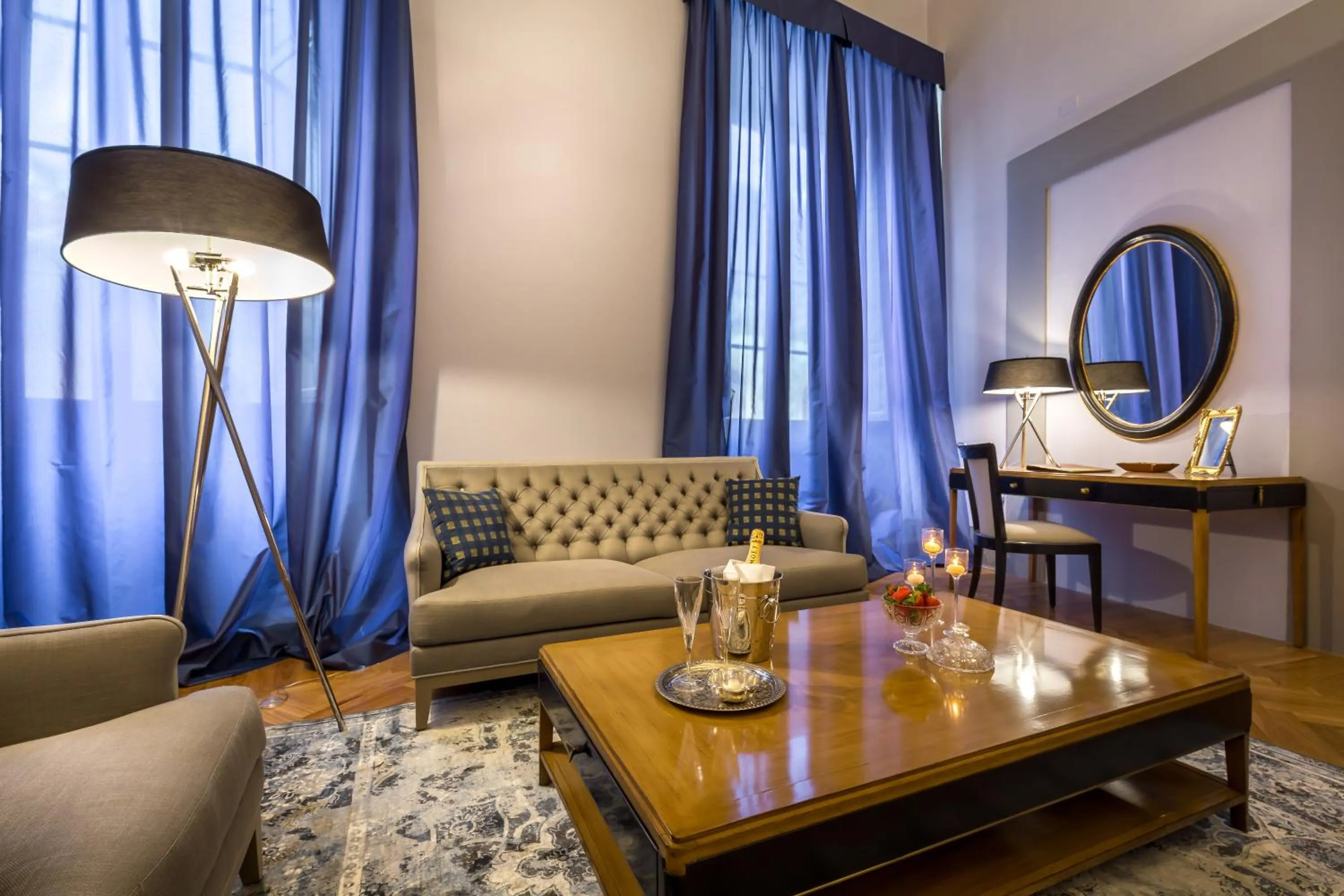 Seating area in Palazzo Ridolfi - Residenza d'Epoca