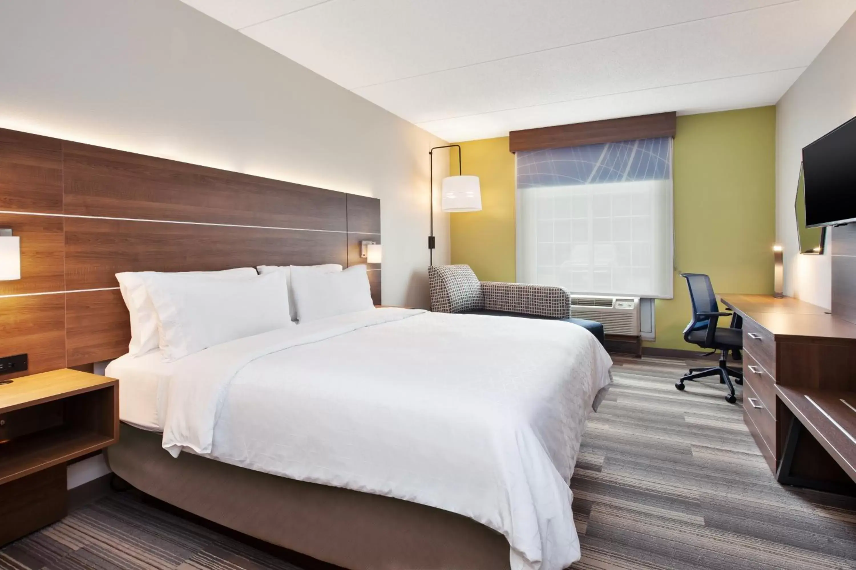 Photo of the whole room, Bed in Holiday Inn Express Hotel & Suites Warrenton, an IHG Hotel
