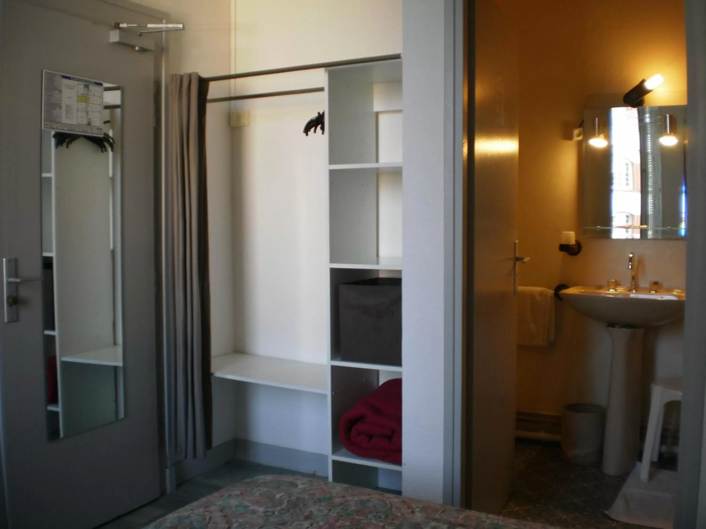 Photo of the whole room, Bathroom in Hotel De La Gare