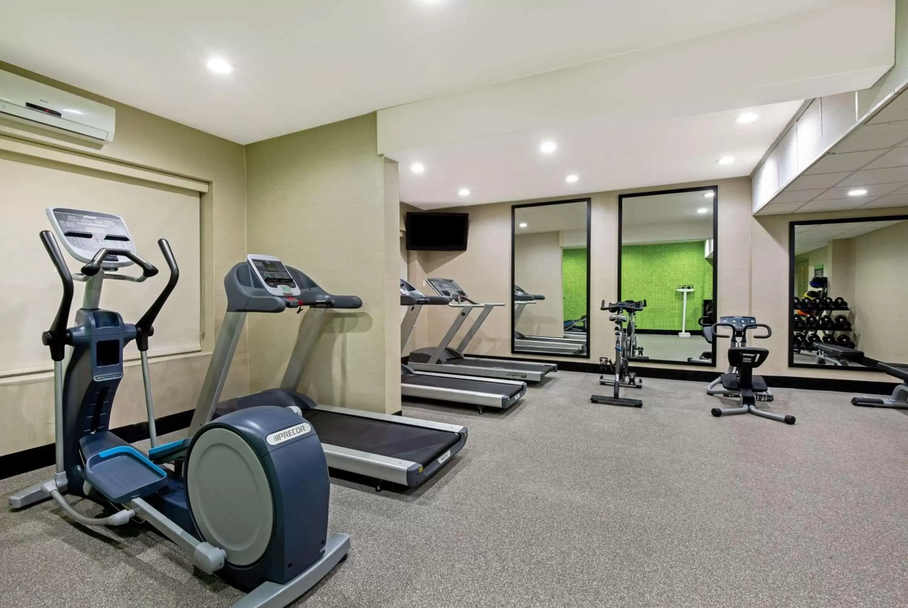 Fitness centre/facilities, Fitness Center/Facilities in La Quinta by Wyndham New Cumberland - Harrisburg