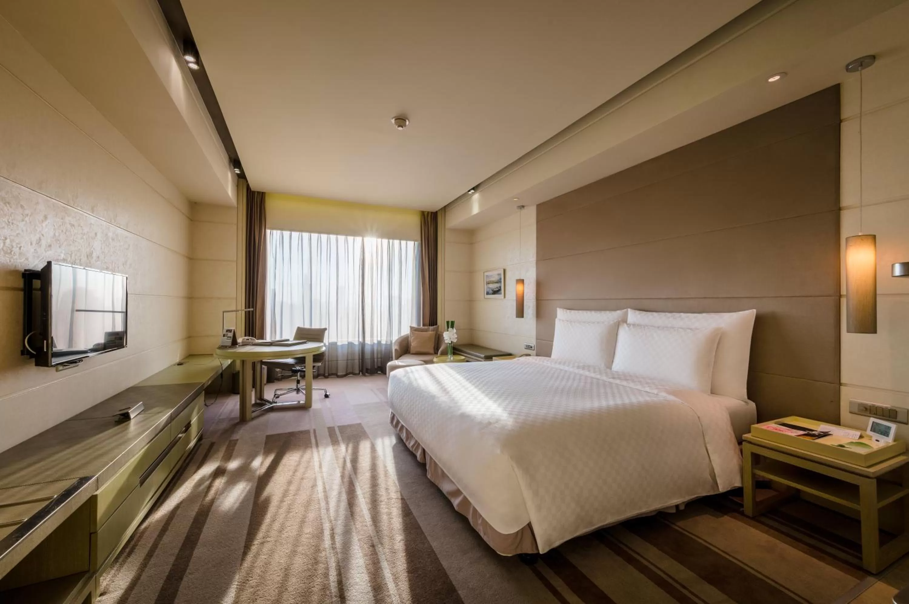 Bedroom, Bed in Hotel Nikko Saigon