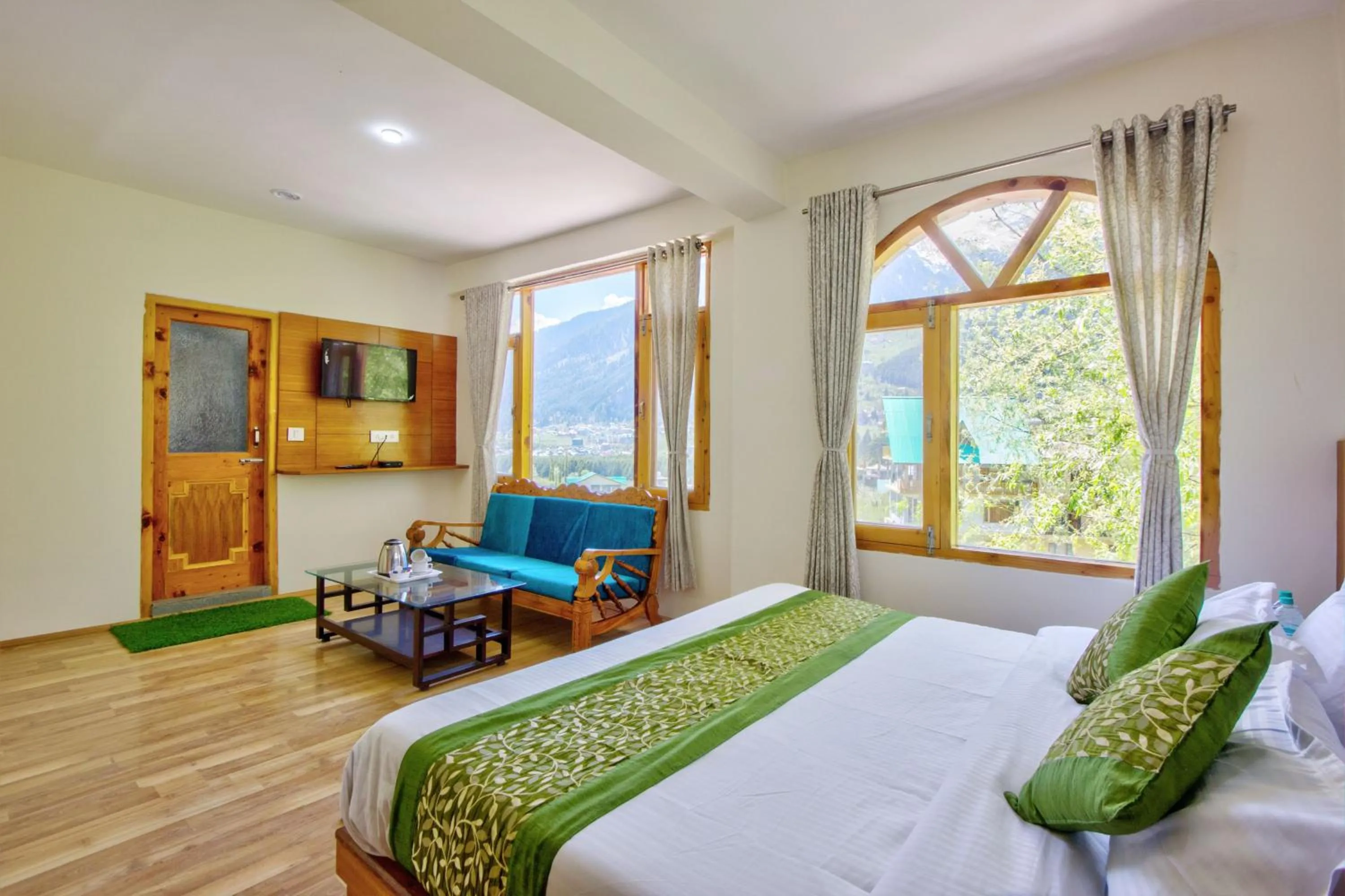 Communal lounge/ TV room, Bed in Thrill Nature Cottage