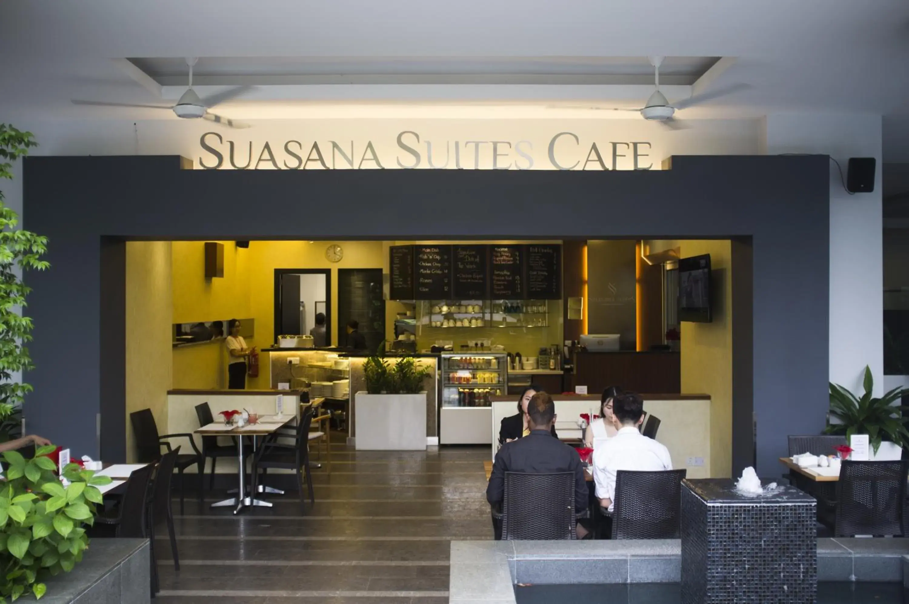 Restaurant/Places to Eat in Suasana Suites Bukit Ceylon