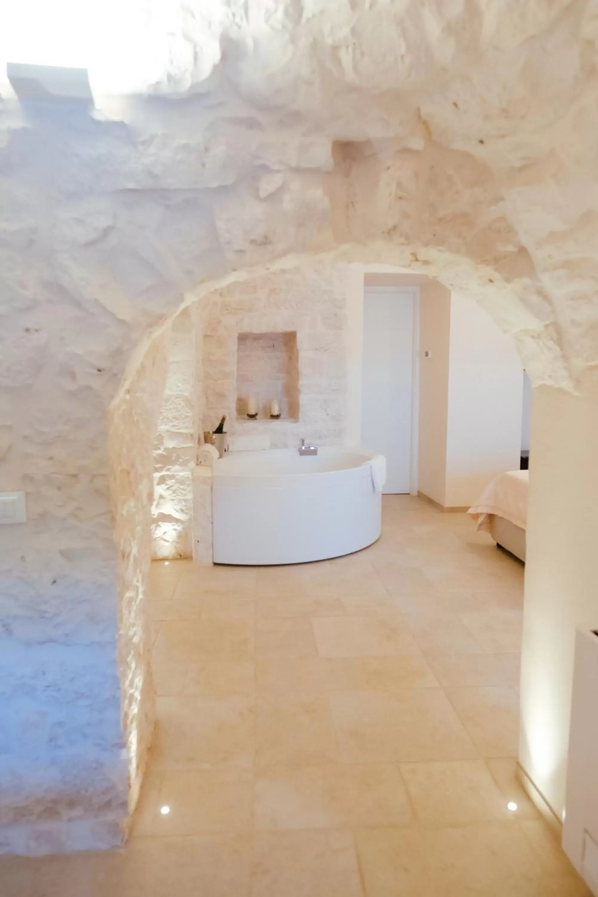 Hot Tub, Bathroom in Iconica Luxury Suites