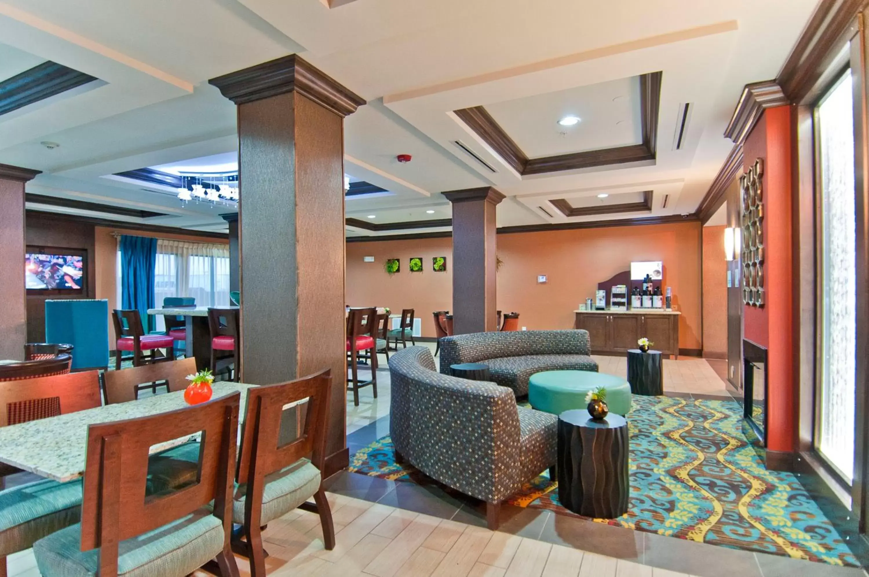 Property building, Lounge/Bar in Holiday Inn Express & Suites San Antonio SE by AT&T Center, an IHG Hotel